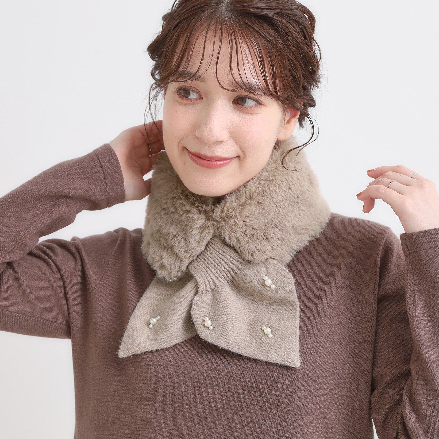 SHOO･LA･RUE「ファー&times;パール風付きニットティペット」|ストール|
