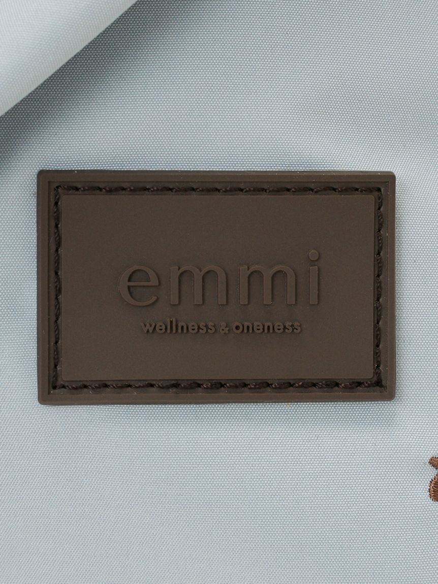 emmi atelier「【限定カラーあり】フラワー刺繍 撥水ギャザーボディーバックパック」|リュック|