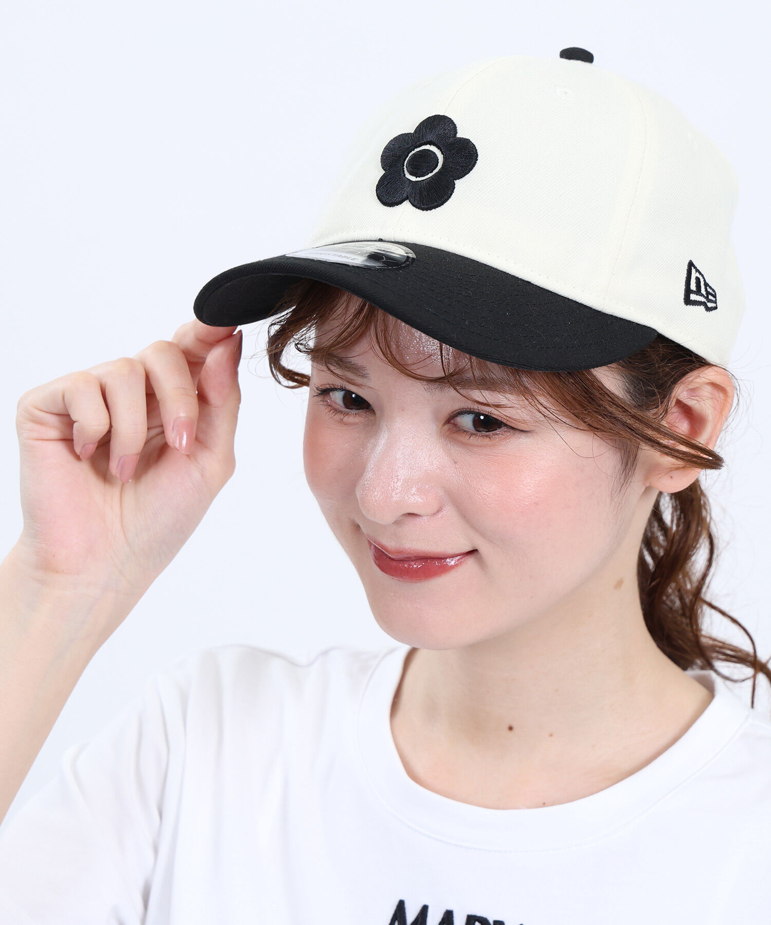 MARY QUANT「NEW ERA&times;MARY QUANT BIGデイジー キャップ」|キャップ・キャスケット|ブラック&times;ホワイト