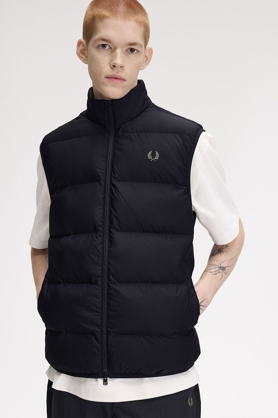 FRED PERRY 「FRED PERRY／Insulated Gilet／ワンポイントロゴ インサレート 中綿ベスト」|ダウンベスト・ベスト|