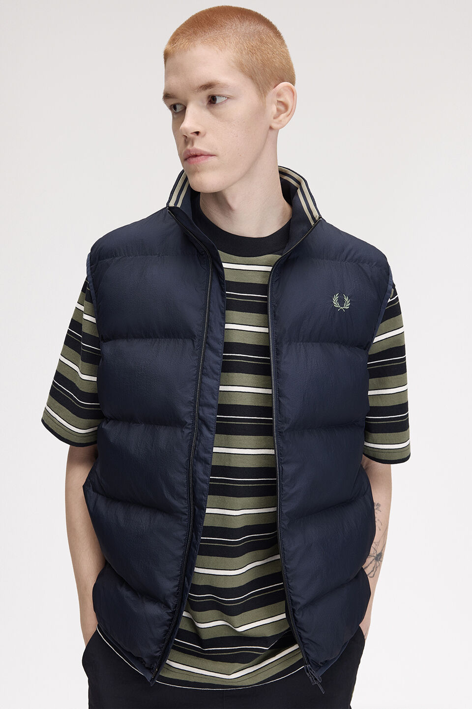 FRED PERRY 「FRED PERRY／Insulated Gilet／ワンポイントロゴ インサレート 中綿ベスト」|ダウンベスト・ベスト|