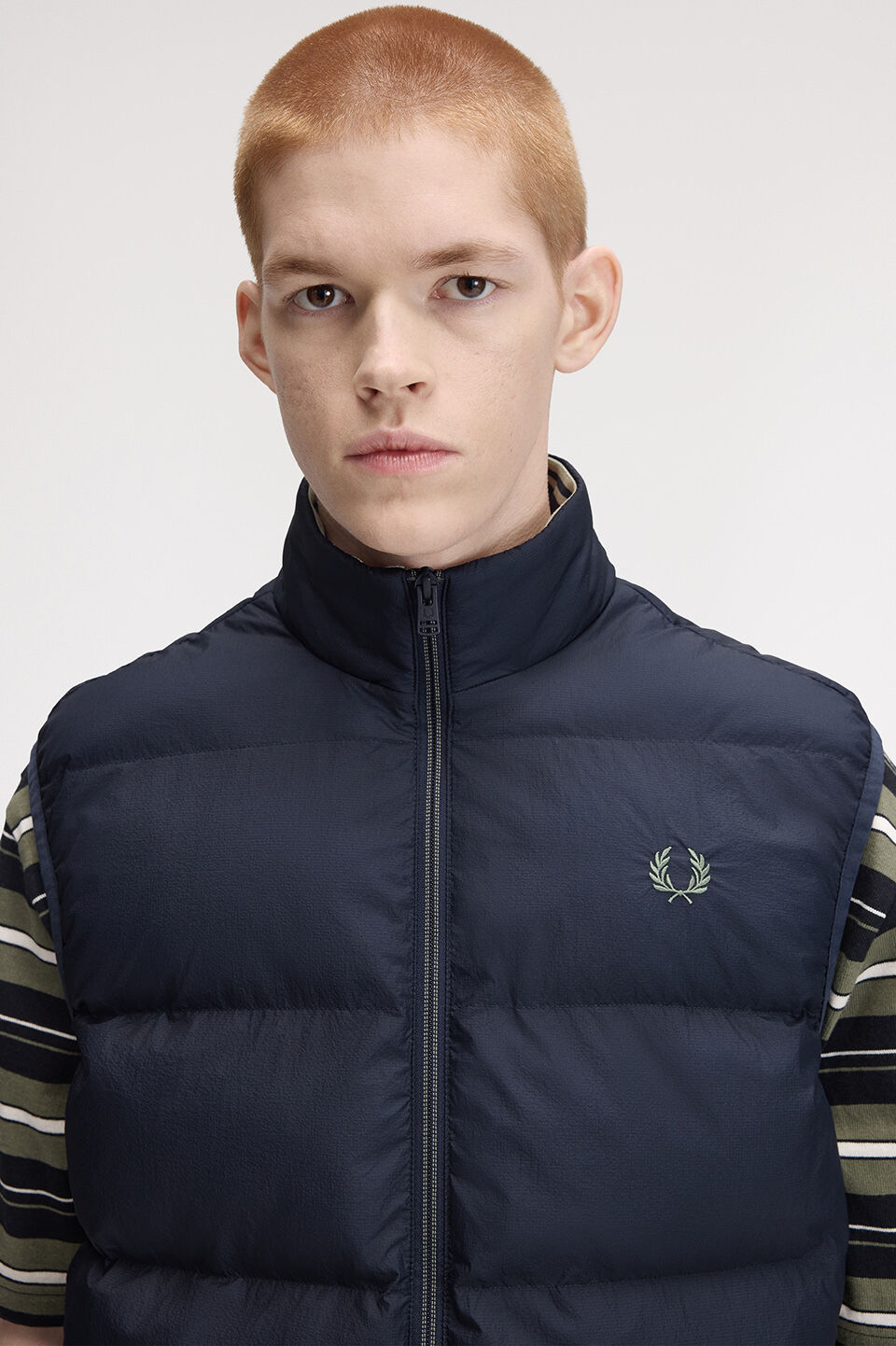 FRED PERRY 「FRED PERRY／Insulated Gilet／ワンポイントロゴ インサレート 中綿ベスト」|ダウンベスト・ベスト|