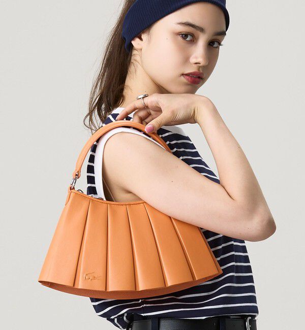 LACOSTE「LENGLEN ラムレザープリーツハンドバッグ 2WAY ショルダーバッグ」|ショルダー・メッセンジャー|オレンジ