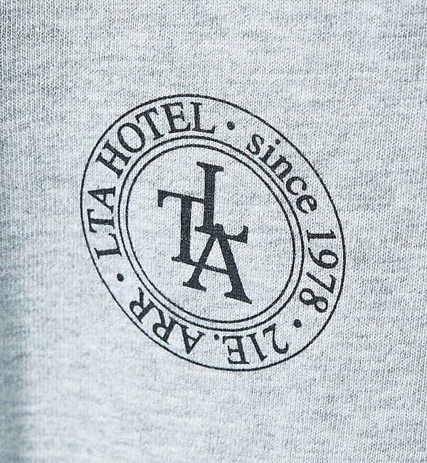 ABAHOUSE「バックプリント グラフィック 半袖Tシャツ/オーバーサイズ/LE TRIO AB」|Tシャツ・カットソー|