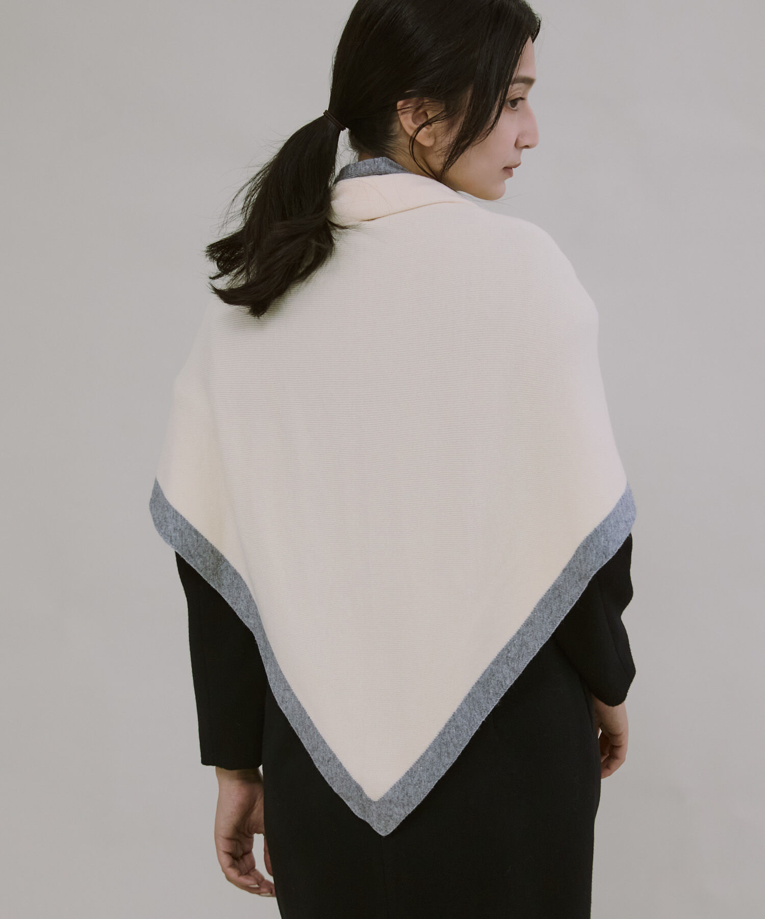 RODE SKO「atelier brugge　ニットバイカラーストール」|ストール|ベージュ