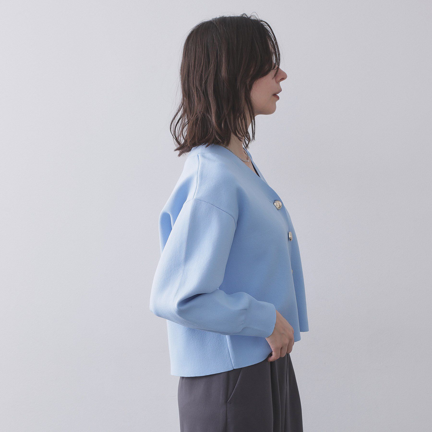 OPAQUE.CLIP「ゴールドビックボタンVネックニットカーディガン【洗濯機OK】」|カーディガン|
