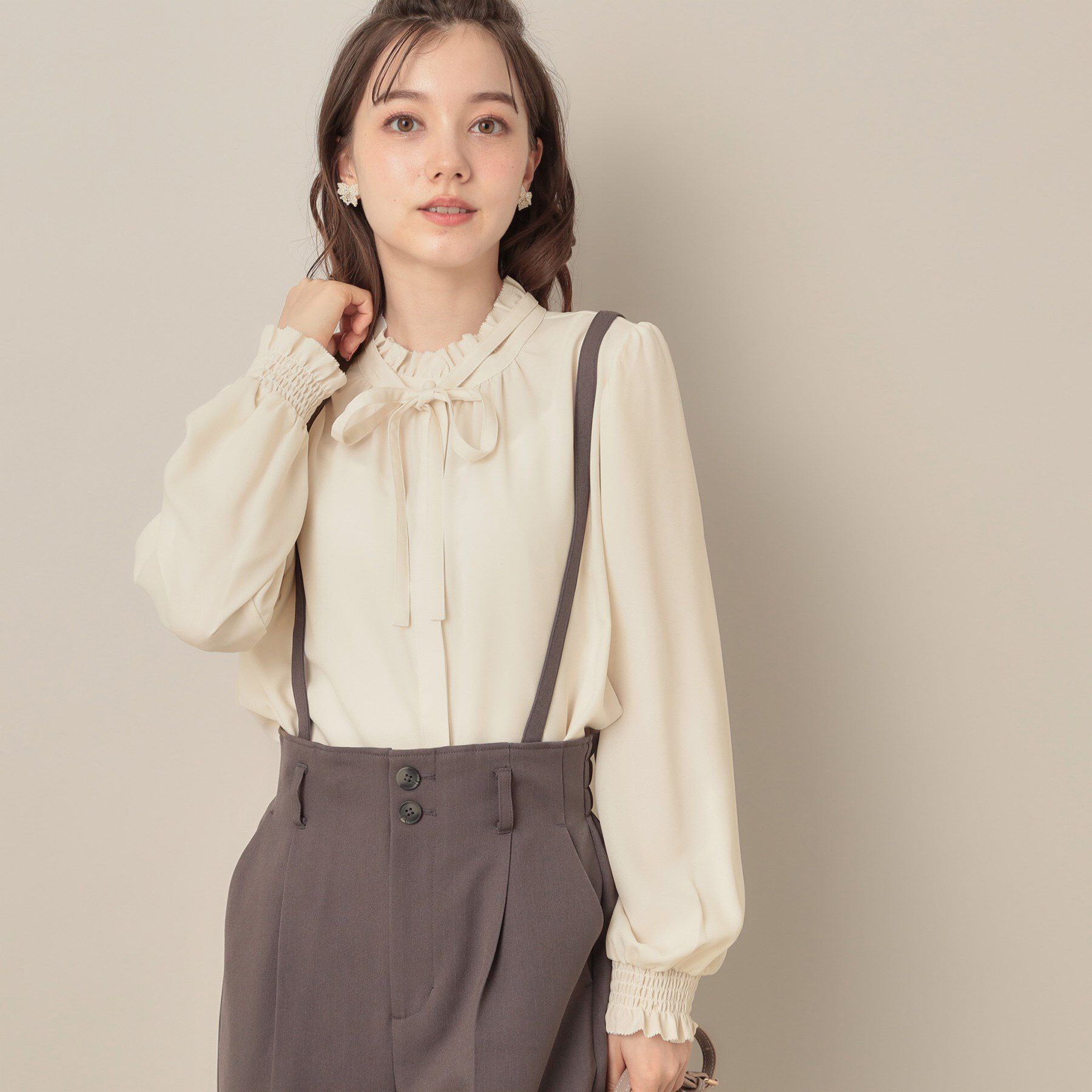 Couture broach「【フェミニン・通勤】タイ付きピコフリルブラウス」|シャツ・ブラウス|