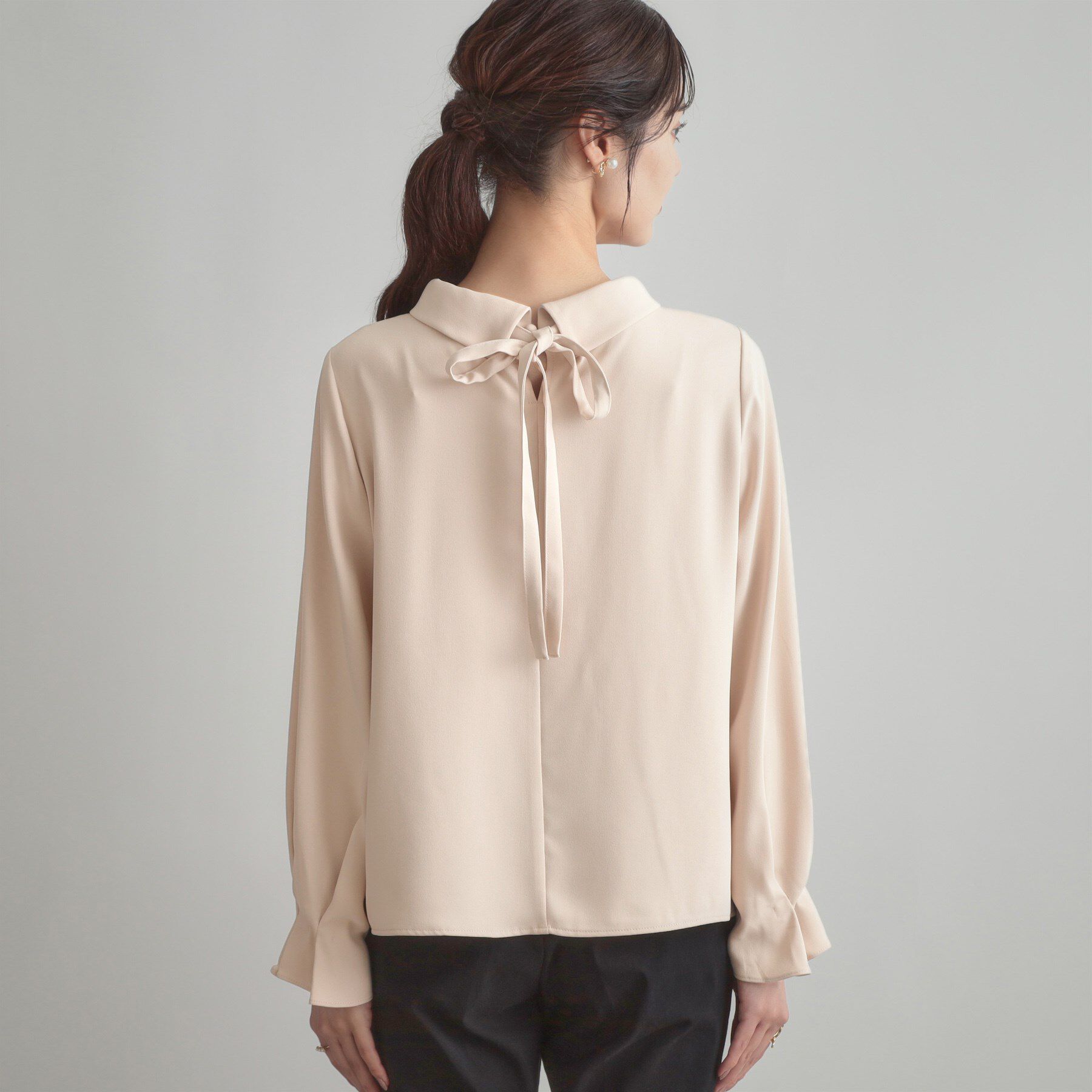 Couture broach「【大人可愛い・通勤】ロールカラーバックリボンブラウス」|シャツ・ブラウス|