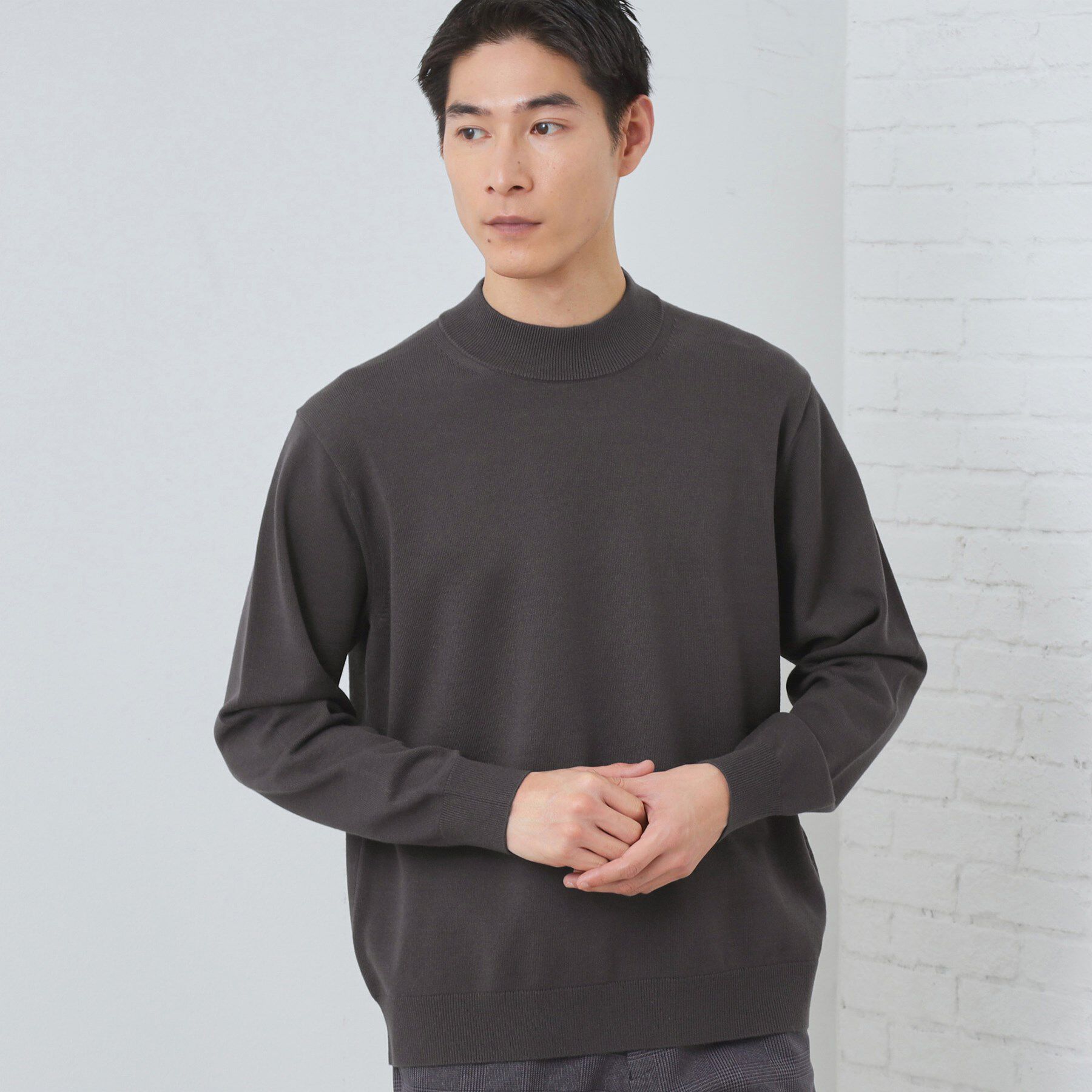 THE SHOP TK「【冬のビジネスシーンに最適】シルキーモックネックニット　洗濯機OK」|ニット・セーター|チャコールグレー(0