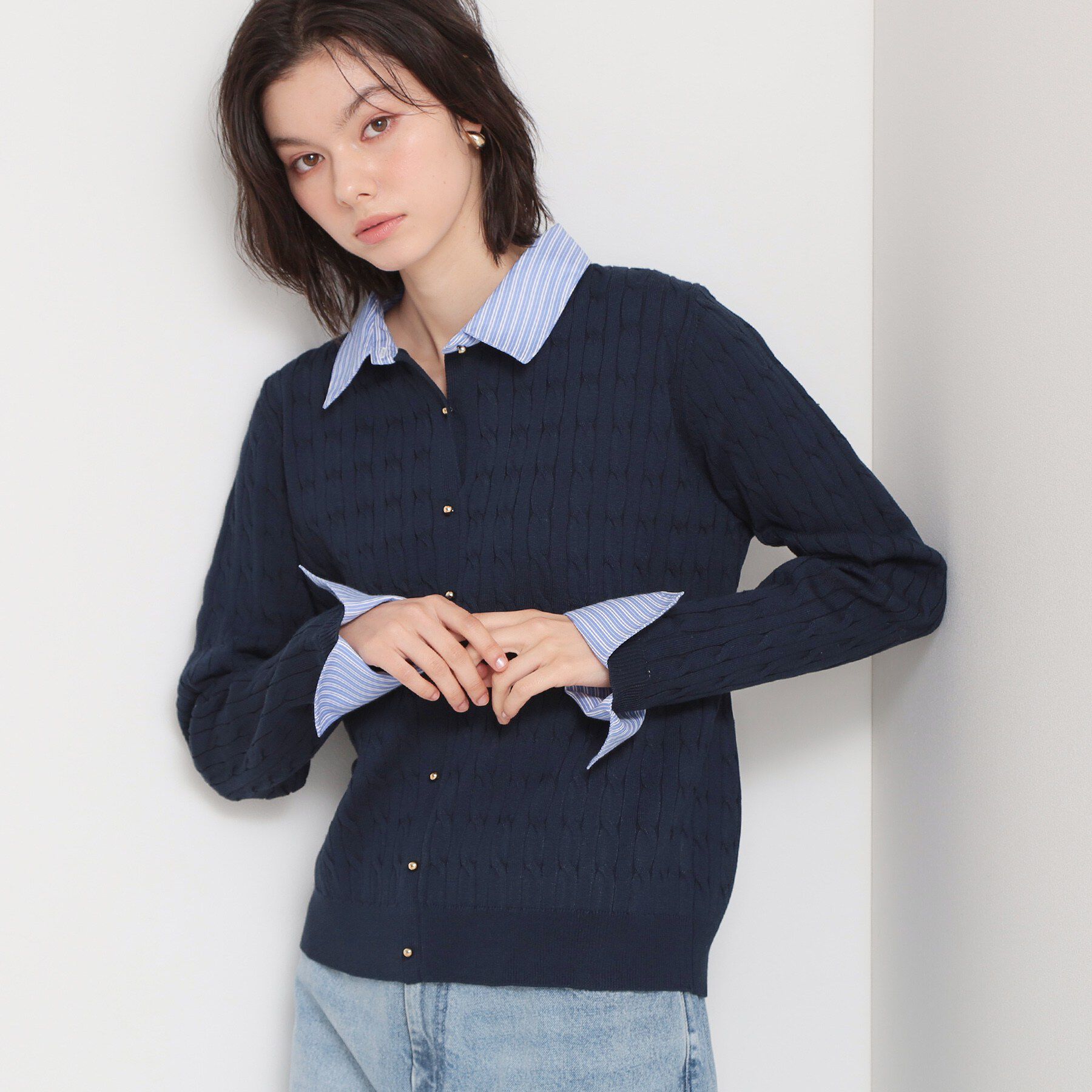 THE SHOP TK「【1枚でスタイル決まる】シャツレイヤード風 襟付ケーブルニット」|ニット・セーター|ネイビー(094)