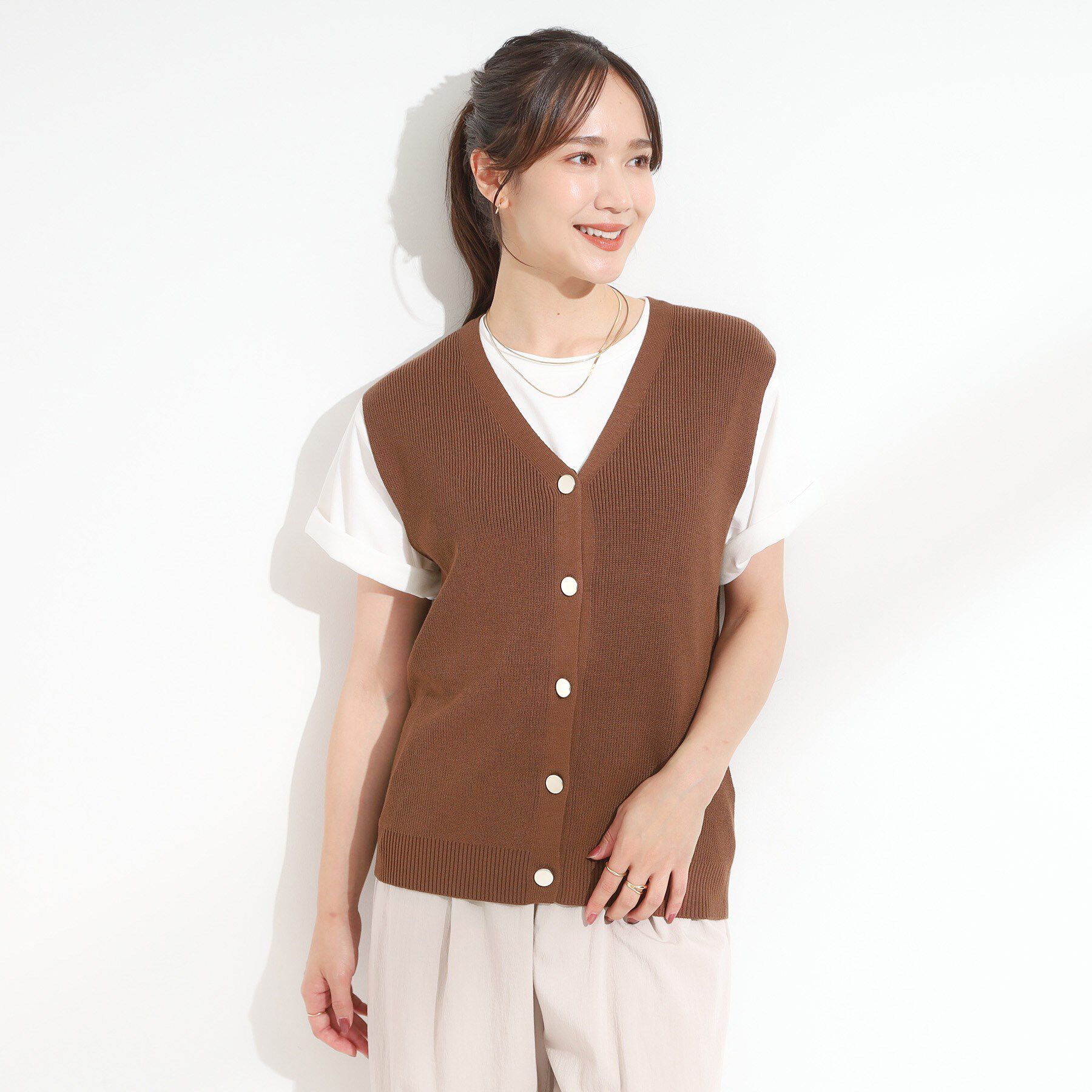 SHOO･LA･RUE「【S-LL】ゴールドボタンが上品 大人のニットベスト」|ベスト・ジレ|