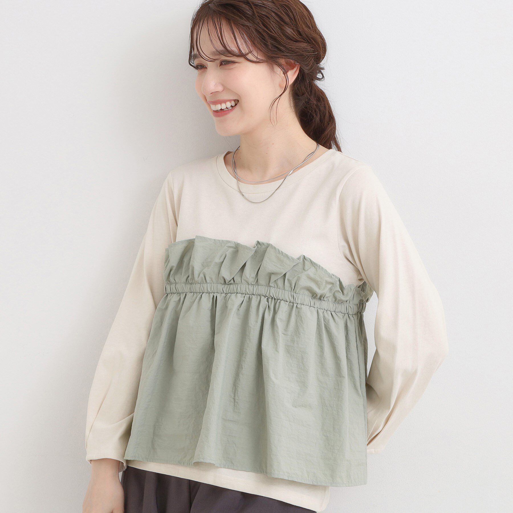 SHOO･LA･RUE「【洗濯機可/S-LL】1枚で華やか フリルドッキングトップス」|Tシャツ・カットソー|オフホワイト(003