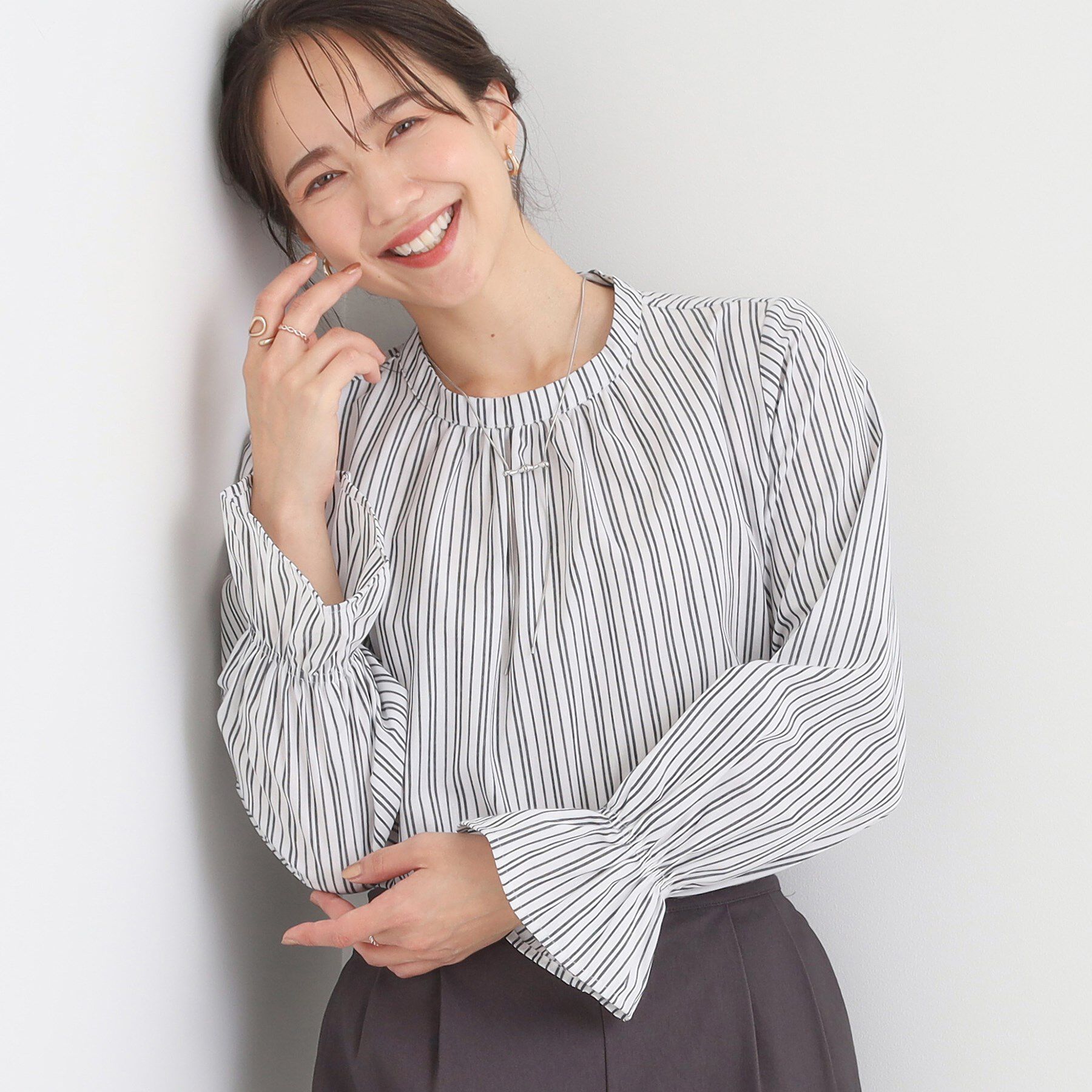 SHOO･LA･RUE「【S-LL】キャンディースリーブが女性らしい マルチストライプブラウス」|シャツ・ブラウス|オフホワイト(303