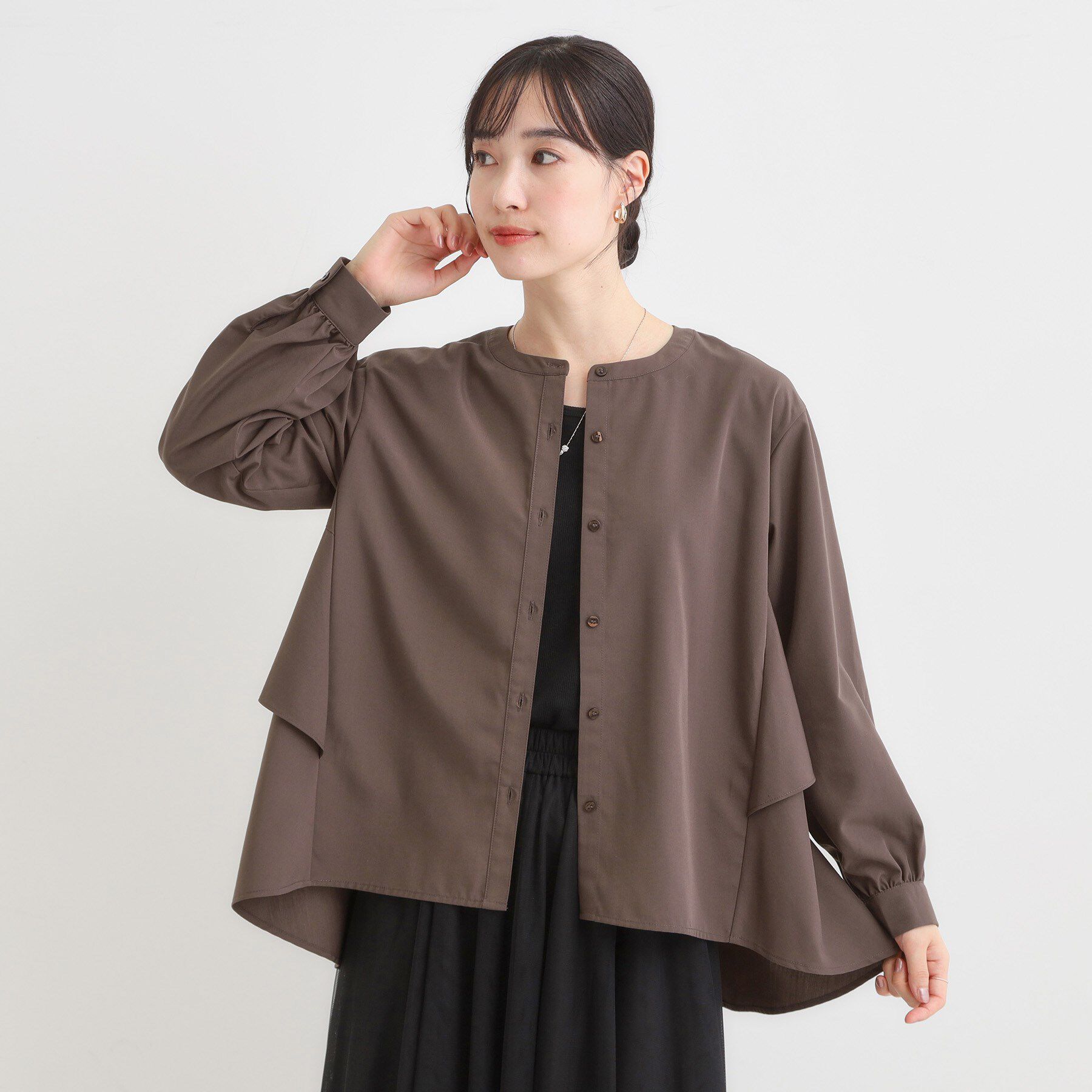 SHOO･LA･RUE「【洗濯機可/S-LL】後ろ姿も抜かりなく バックフリルシャツ」|シャツ・ブラウス|