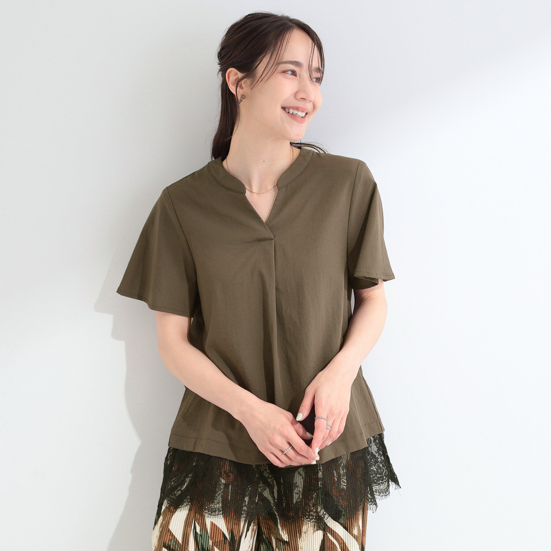 SHOO･LA･RUE「【S-LL/洗濯機可】軽凛(かろりん) 楽に着られて上品 裾レーススキッパーブラウス」|シャツ・ブラウス|