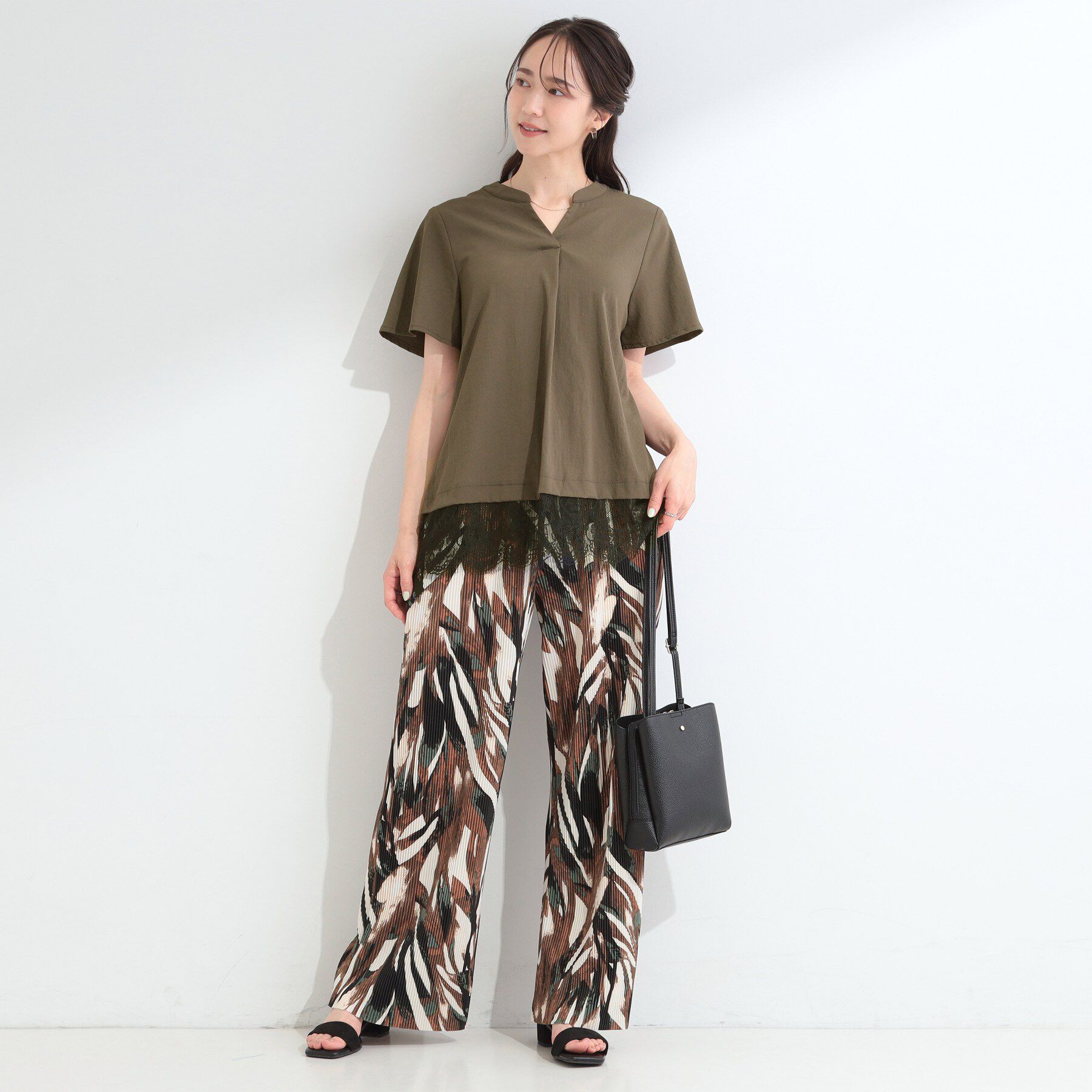 SHOO･LA･RUE「【S-LL/洗濯機可】軽凛(かろりん) 楽に着られて上品 裾レーススキッパーブラウス」|シャツ・ブラウス|