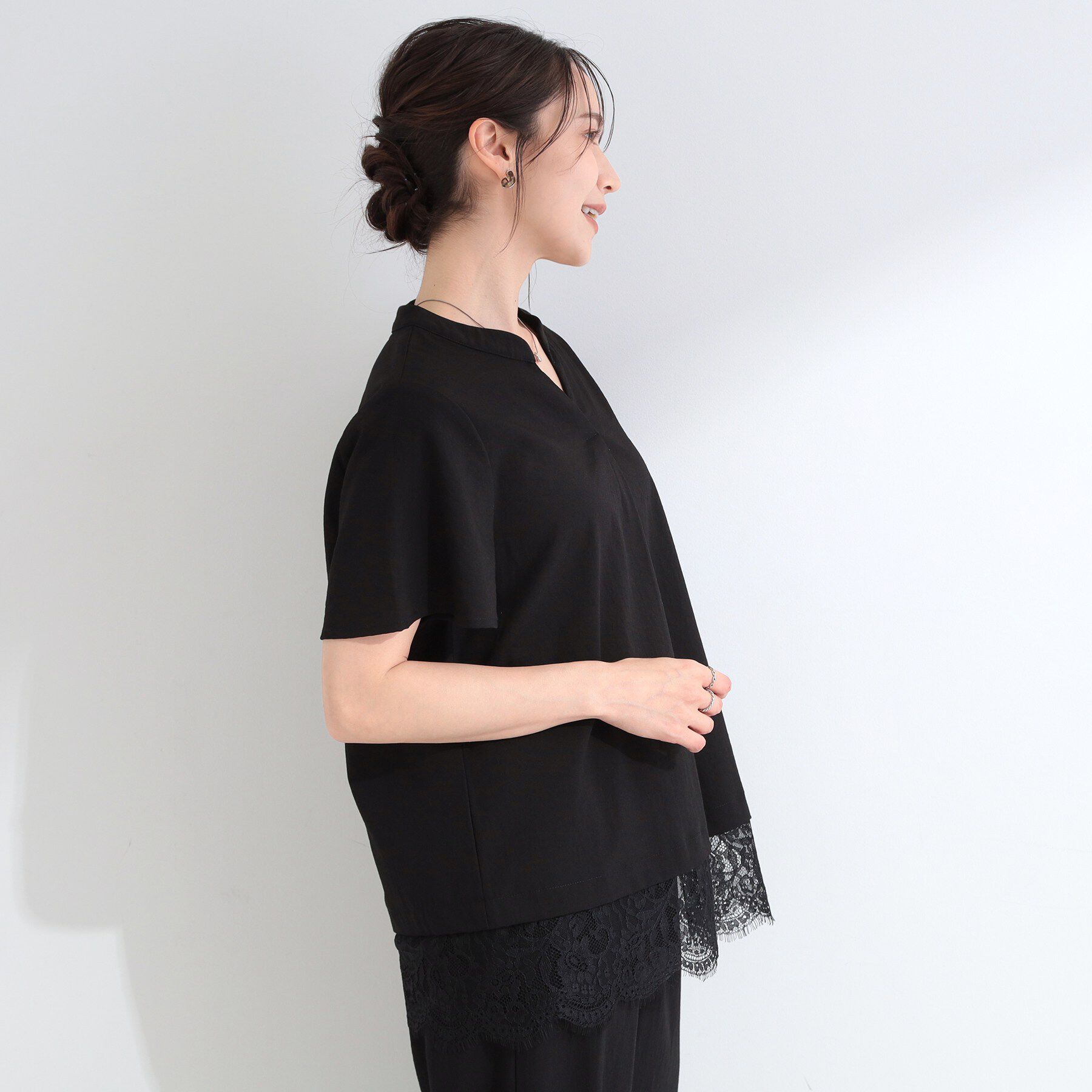 SHOO･LA･RUE「【S-LL/洗濯機可】軽凛(かろりん) 楽に着られて上品 裾レーススキッパーブラウス」|シャツ・ブラウス|