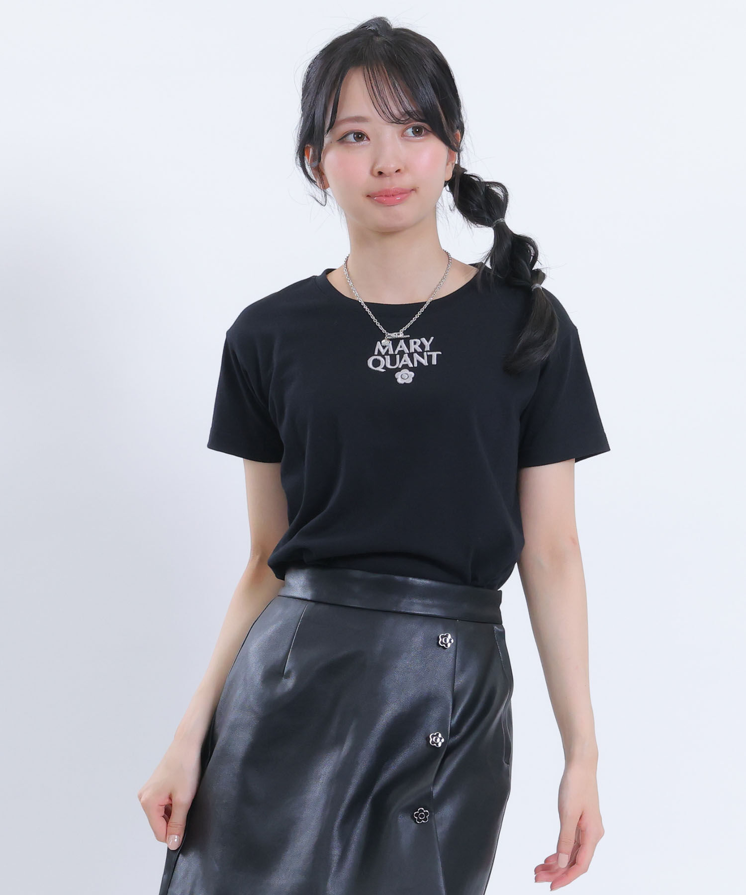 MARY QUANT「3Dロゴ刺繍 Tシャツ」|Tシャツ・カットソー|ブラック