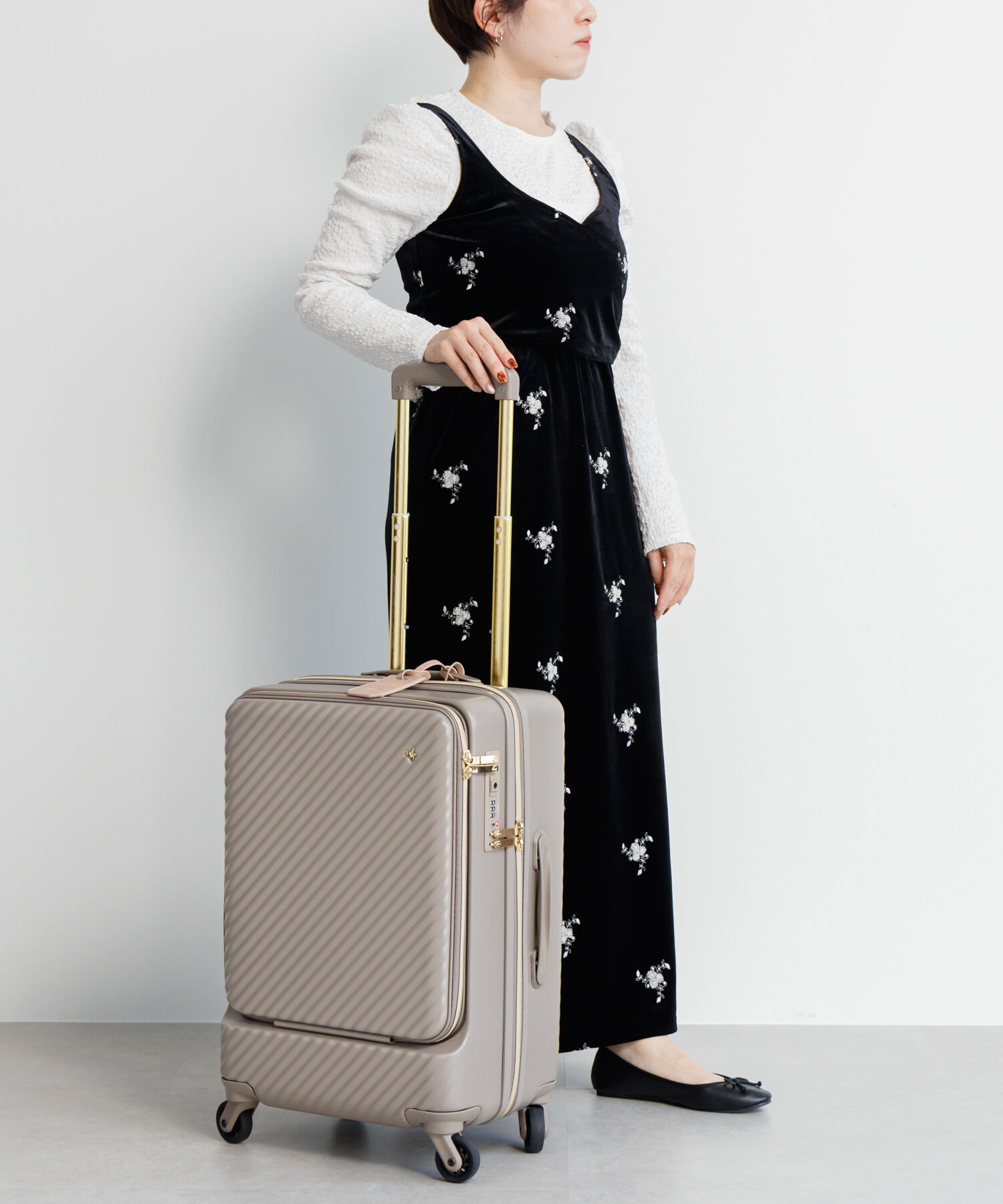 Jewelna Rose「Jewelna Rose HaNT &times;Jewelna Rose コラボ スーツケース 機内持ち込み フロントオープン 34L 06820」|キャリーケース|