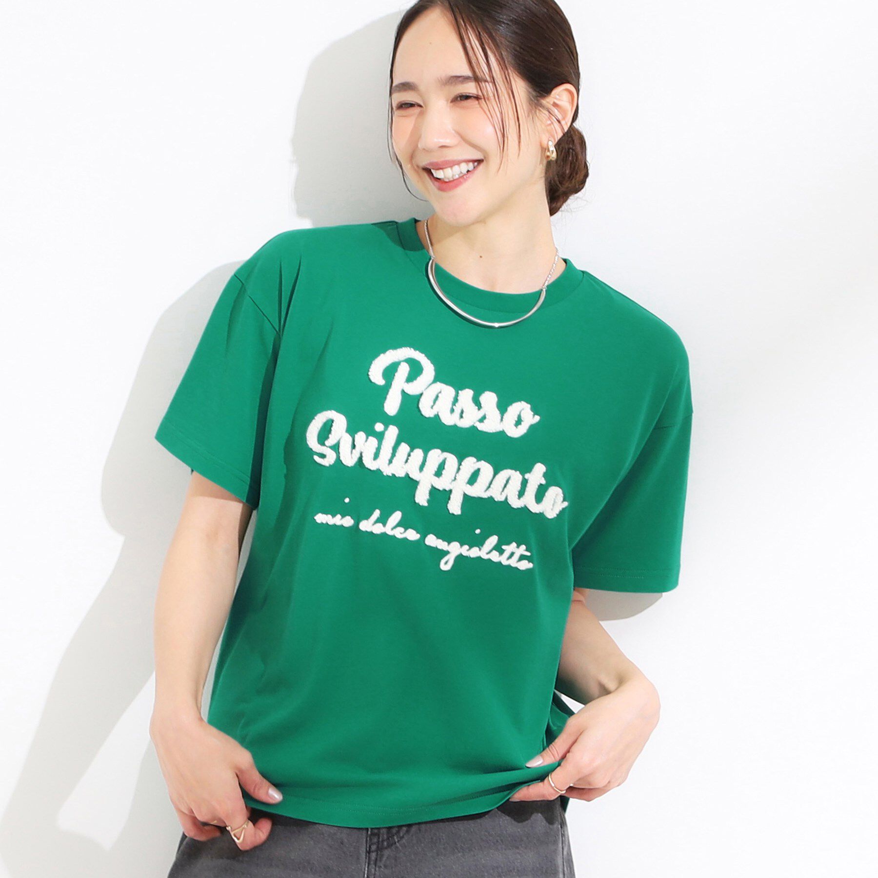 SHOO･LA･RUE「【ひんやり/S-LL】サガラ刺繍ロゴTシャツ」|Tシャツ・カットソー|グリーン(022)