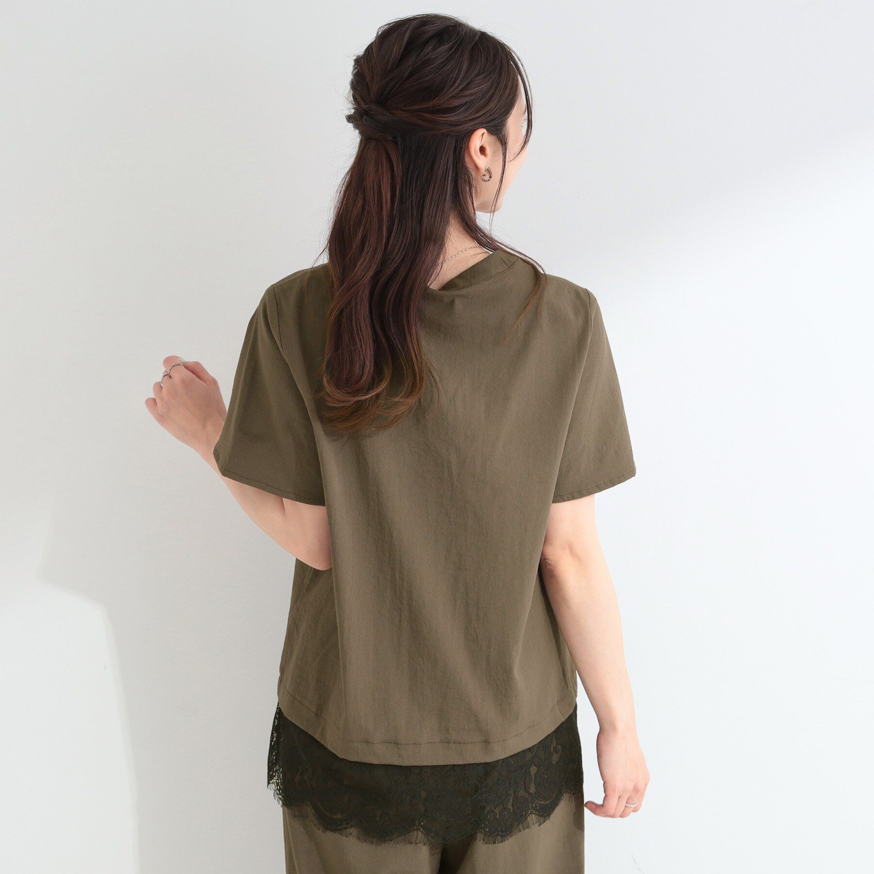 SHOO･LA･RUE「【S-LL/洗濯機可】軽凛(かろりん) 楽に着られて上品 裾レーススキッパーブラウス」|シャツ・ブラウス|
