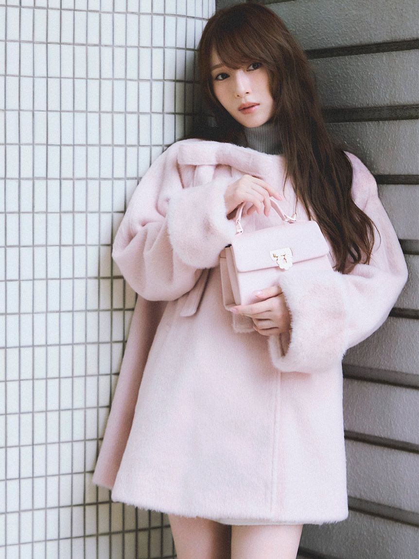 SNIDEL「【WEB限定】ファー付きリボンブローチコート」|ノーカラージャケット|