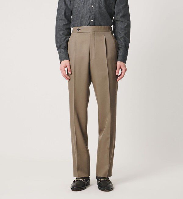 UNITED ARROWS「カバートクロス ツイル サイドアジャスター 1プリーツ テーパード スラックス」|チノ|