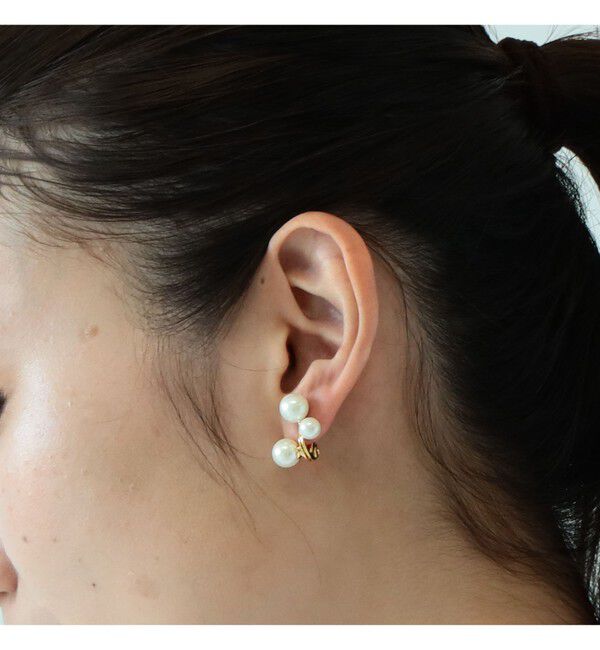 BEAMS SELECTION for WOMEN「jour couture / chubby 3パール イヤリング」|イヤリング|
