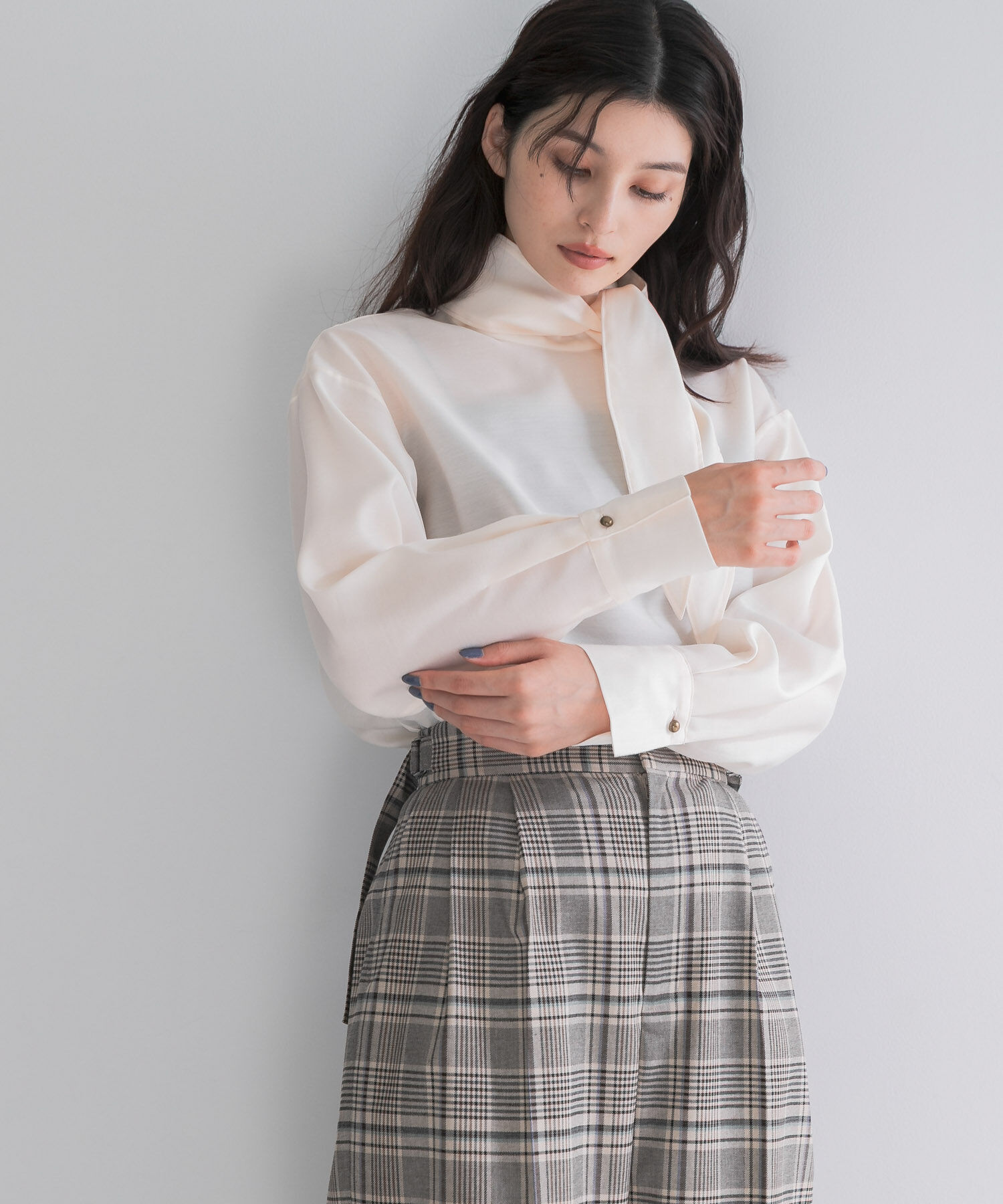 URBAN RESEARCH ROSSO「タイデザインセミシアーブラウス」|シャツ・ブラウス|オフホワイト