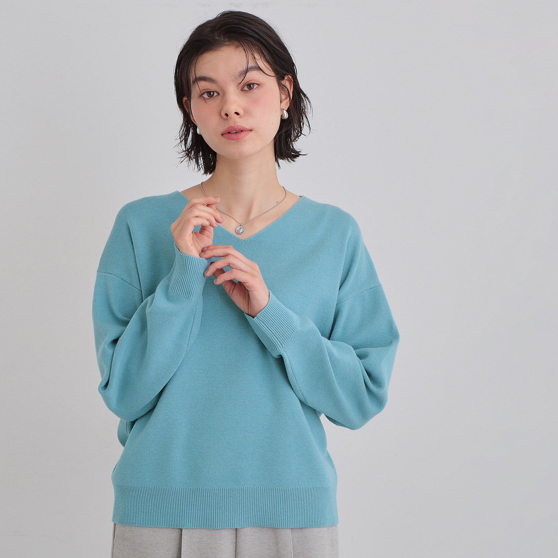 THE SHOP TK「【すっきりシルエットが叶う】大人のためのVネックニット/毛玉になりにくい/静電気防止/洗濯機OK」|ニット・セーター|