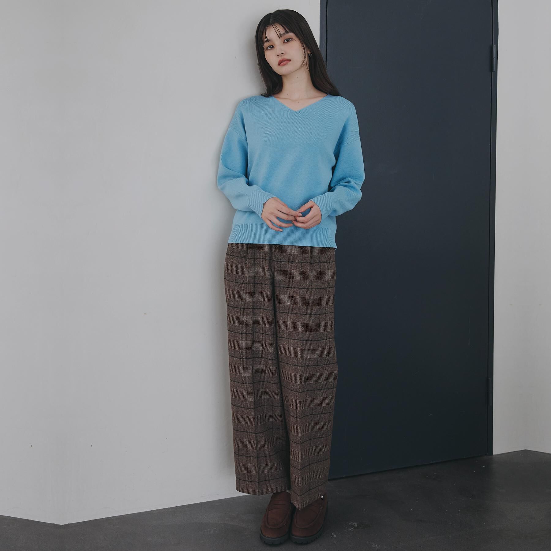 THE SHOP TK「【すっきりシルエットが叶う】大人のためのVネックニット/毛玉になりにくい/静電気防止/洗濯機OK」|ニット・セーター|