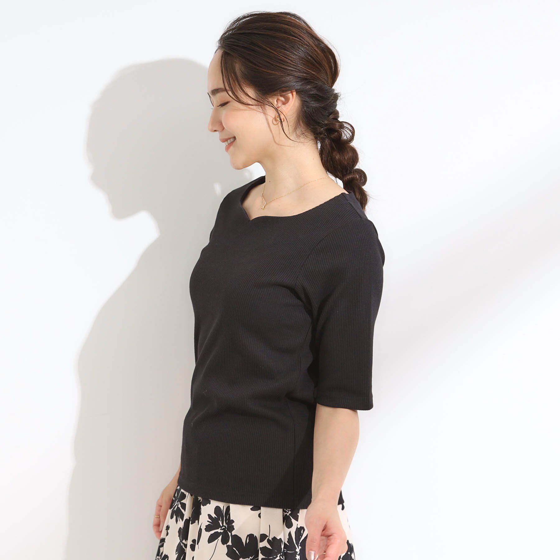 SHOO･LA･RUE「【S-LL】女性らしさ漂うハートネック テレコ5分袖トップス」|Tシャツ・カットソー|
