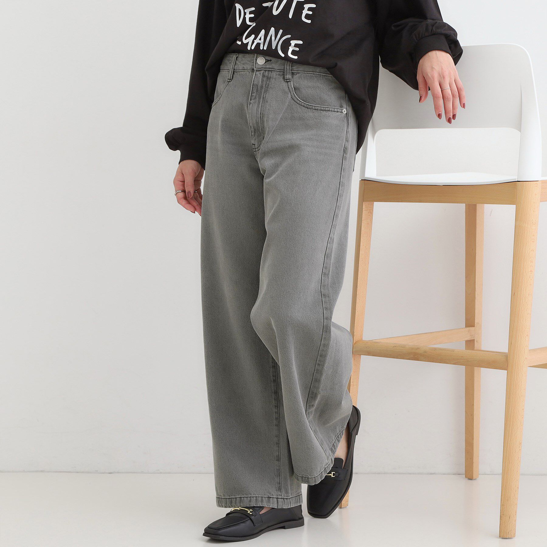 SHOO･LA･RUE「【高レビュー/S-LL】脚のラインを拾いにくい デニムワイドパンツ」|デニム|チャコールグレー(0
