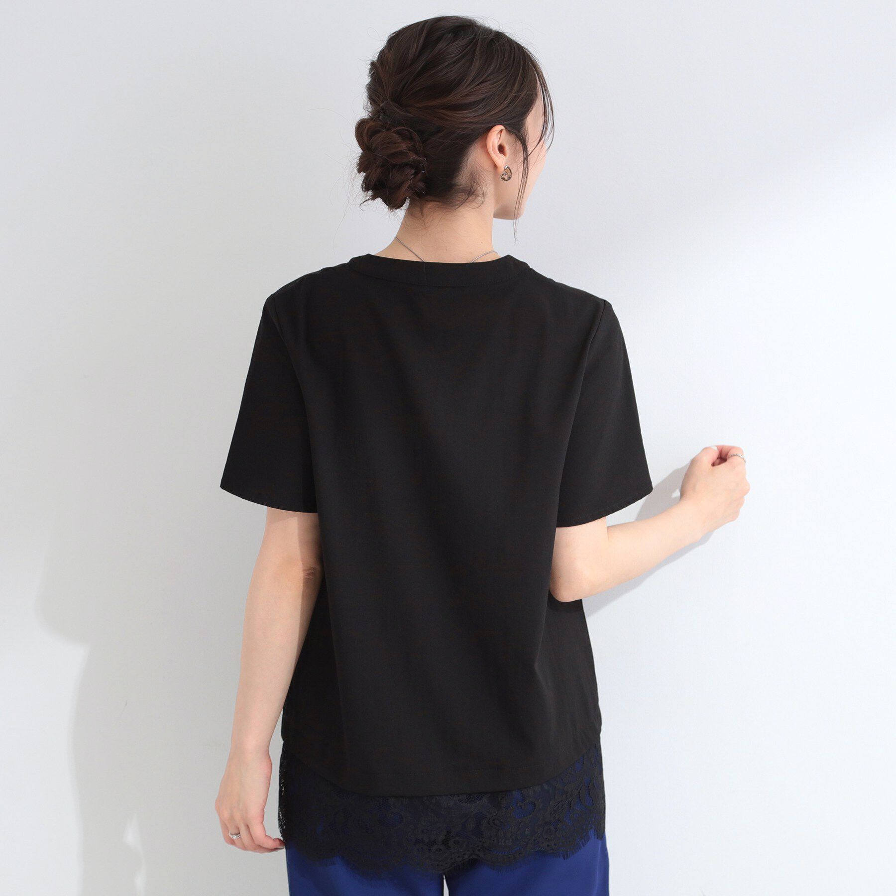 SHOO･LA･RUE「【S-LL/洗濯機可】軽凛(かろりん) 楽に着られて上品 裾レーススキッパーブラウス」|シャツ・ブラウス|