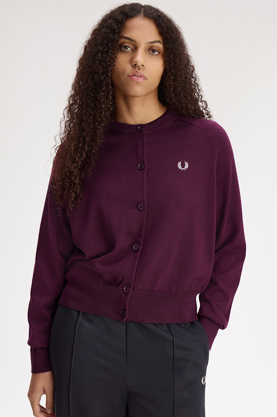 FRED PERRY 「FRED PERRY／Crew Neck Cardigan／ロゴクルーネックカーディガン」|カーディガン|