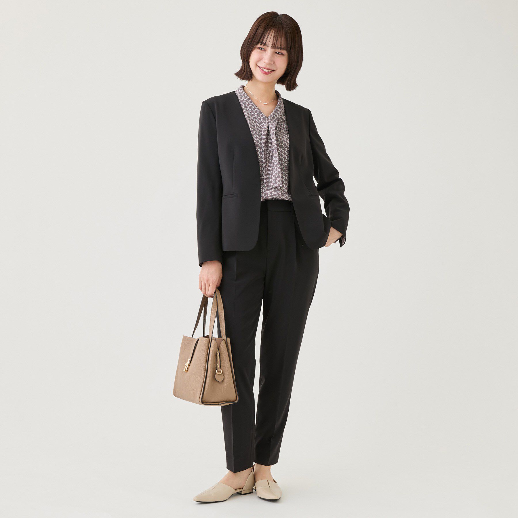 INDIVI「【通勤スーツ／洗える】ストレッチタックテーパードパンツ」|スーツ|