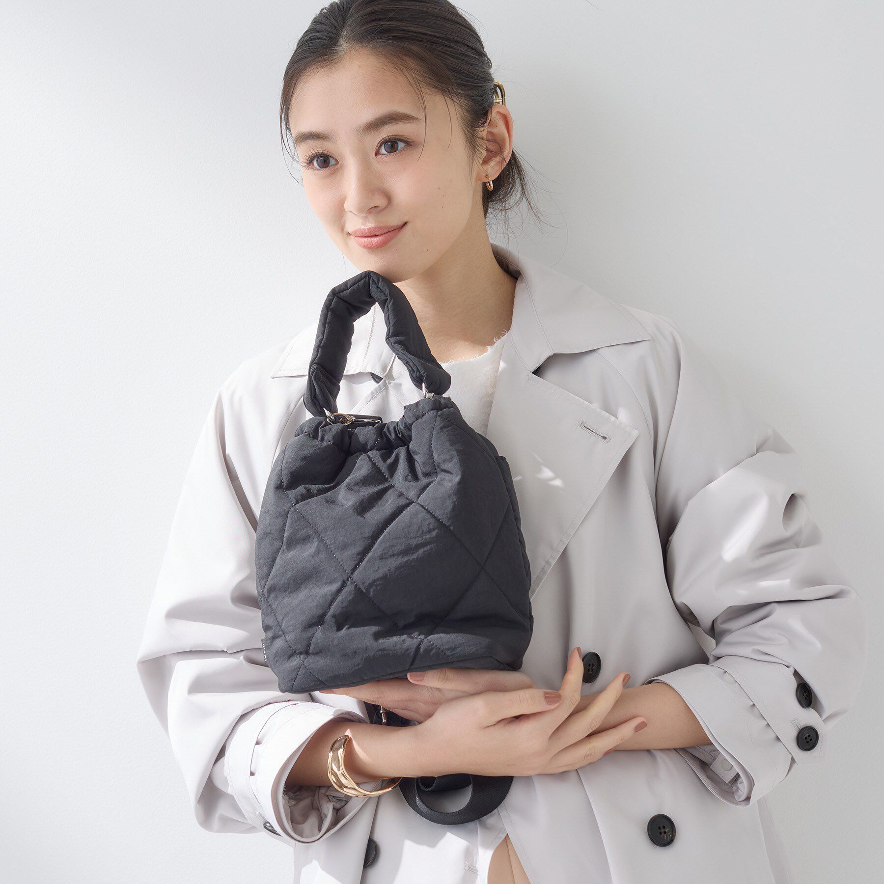 INDIVI「【大人カジュアル／ショルダー付】ふかふか巾着バッグ」|ハンドバッグ|