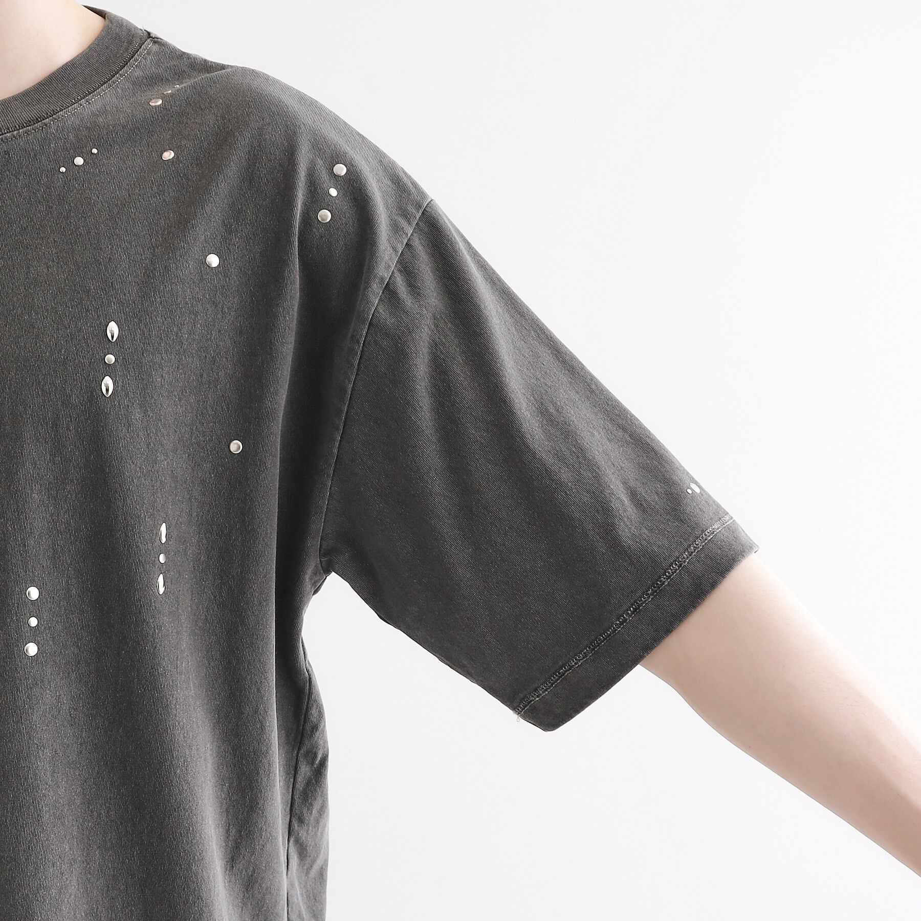 tk.TAKEO KIKUCHI「ヴィンテージライクスタッズTシャツ」|Tシャツ・カットソー|