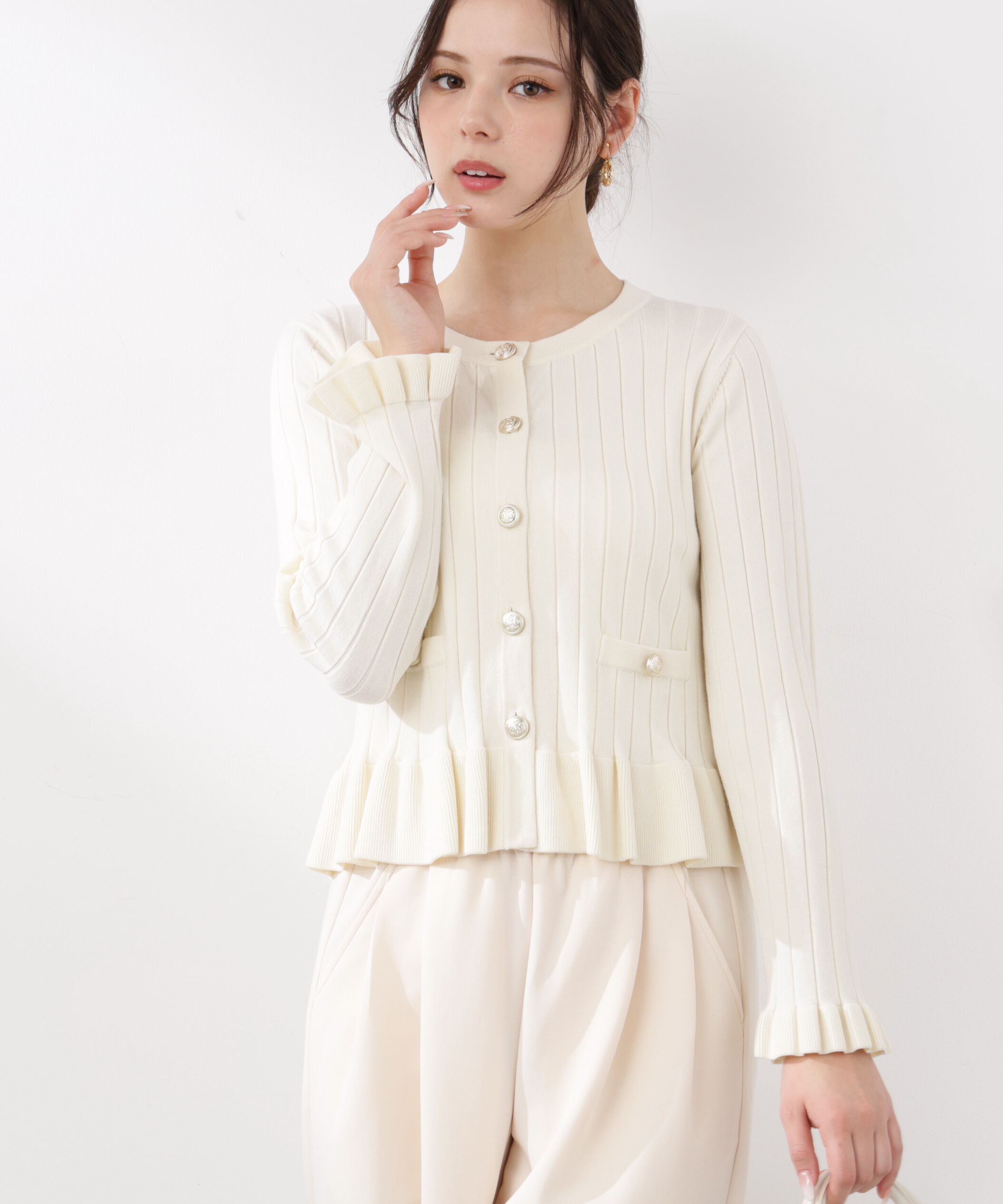 PROPORTION BODY DRESSING「ボタン付きペプラムニット26SS」|ニット・セーター|エクリュ1