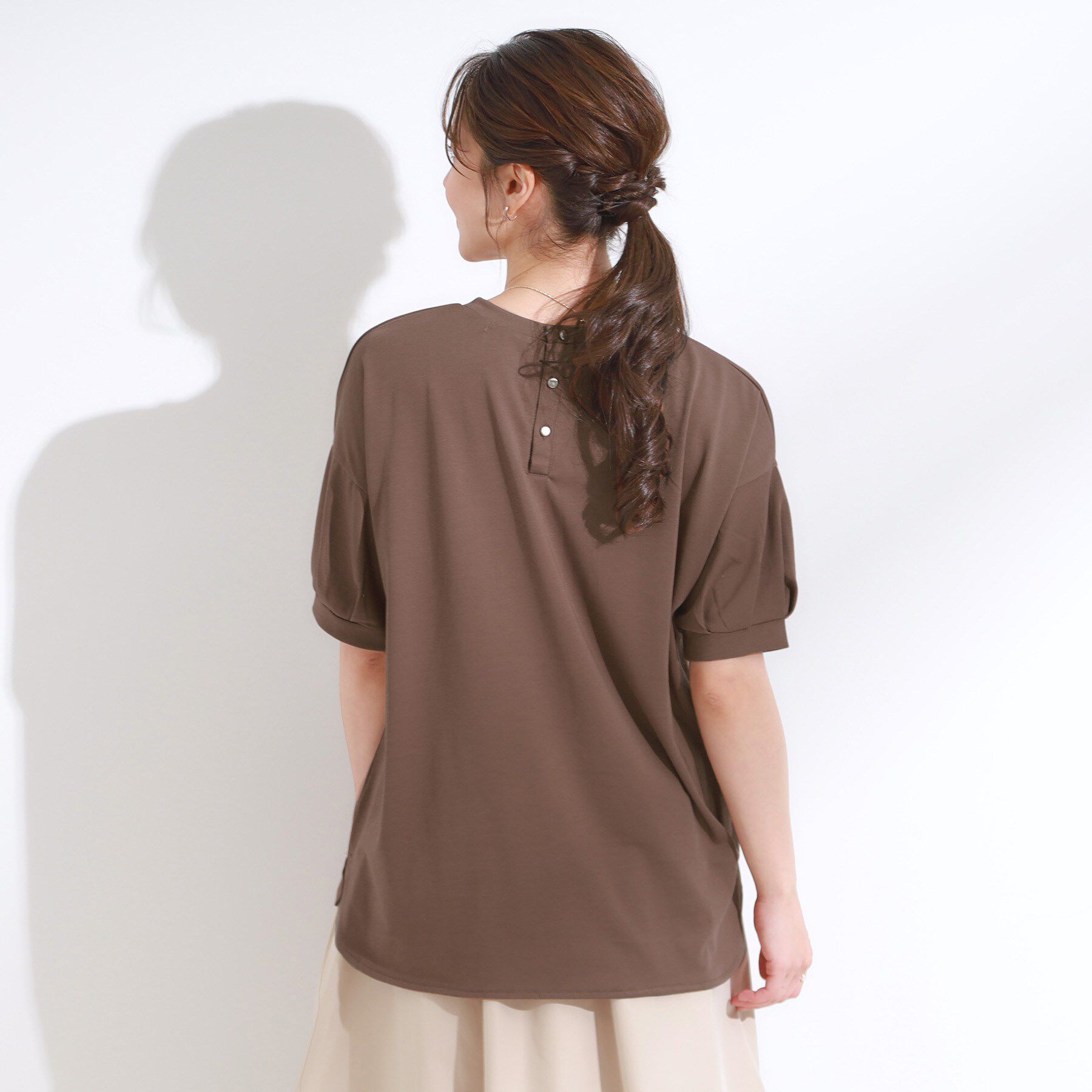 SHOO･LA･RUE「【S-LL/ひんやり/UV】ぷっくりラメプリントロゴTシャツ」|Tシャツ・カットソー|