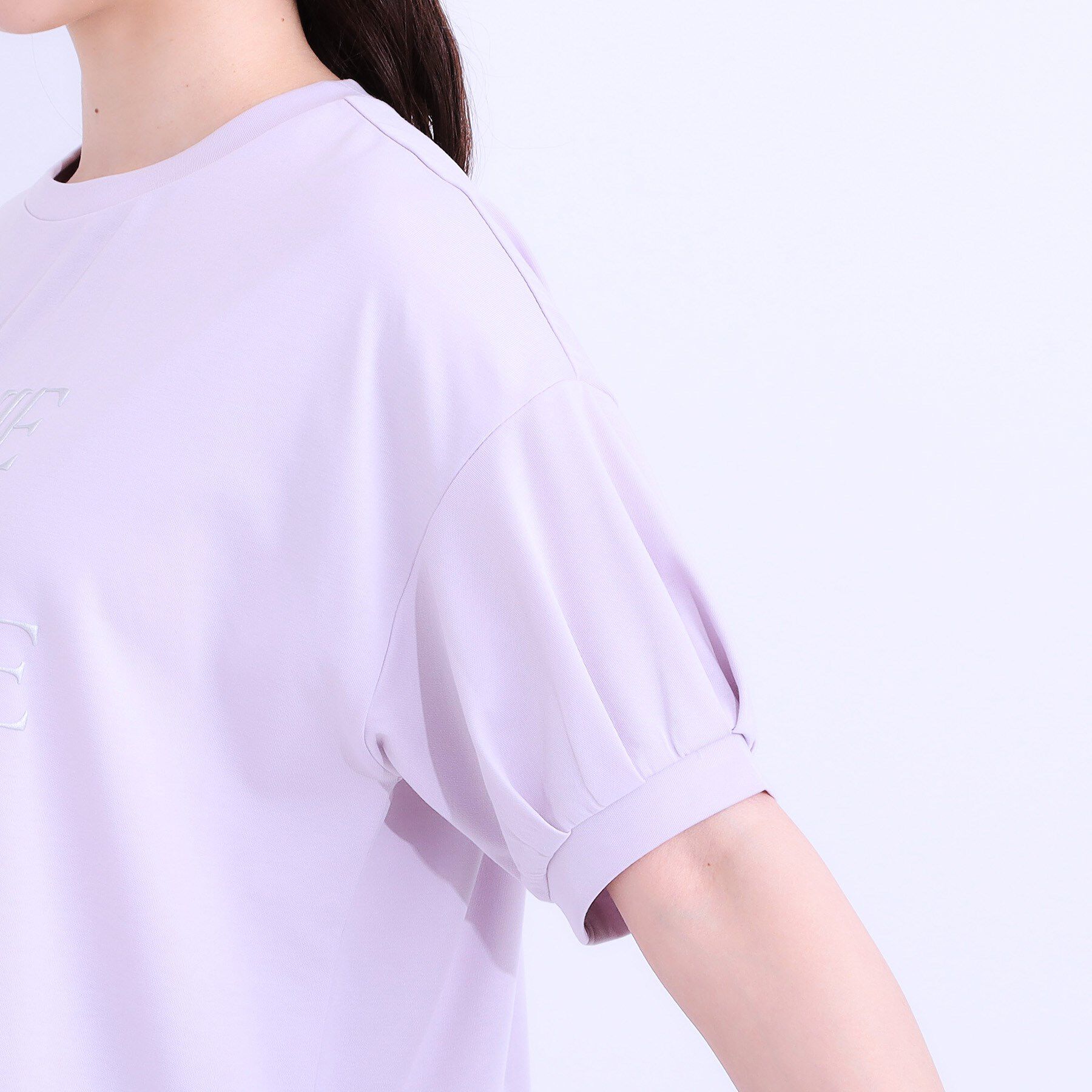 SHOO･LA･RUE「【S-LL/ひんやり/UV】ぷっくりラメプリントロゴTシャツ」|Tシャツ・カットソー|