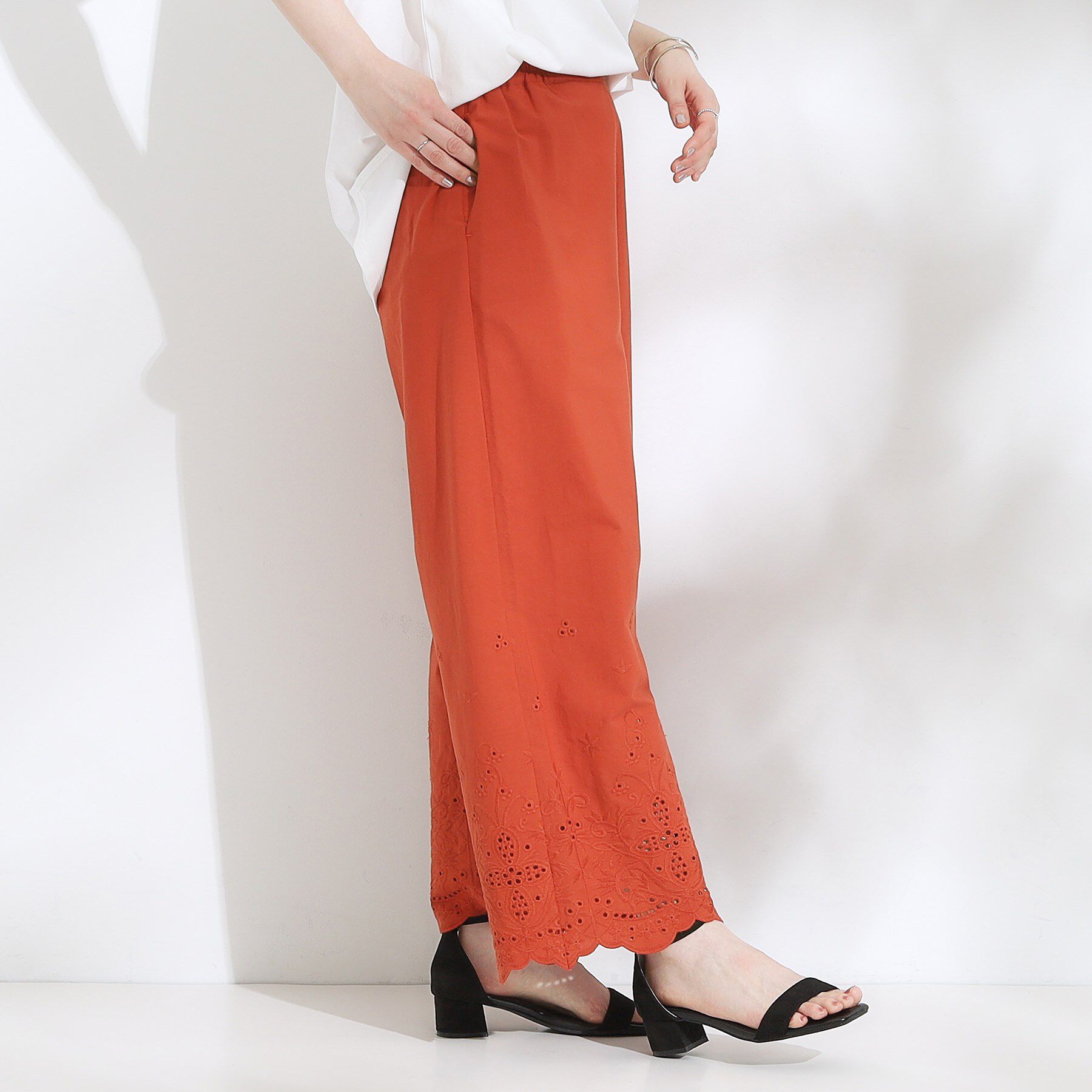 SHOO･LA･RUE「【S-LL】華やかさをプラスする 裾刺繍ストレートパンツ」|その他|