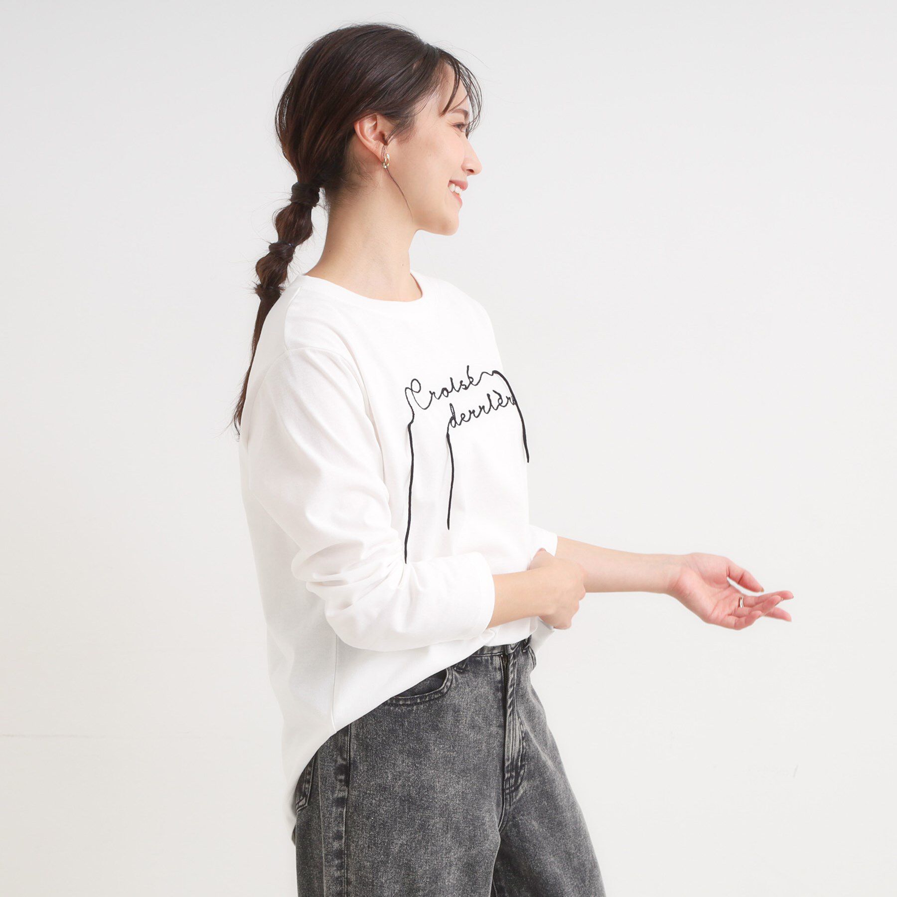 SHOO･LA･RUE「【洗濯機可/S-LL】周りと差がつく チェーンステッチロゴロンT」|Tシャツ・カットソー|