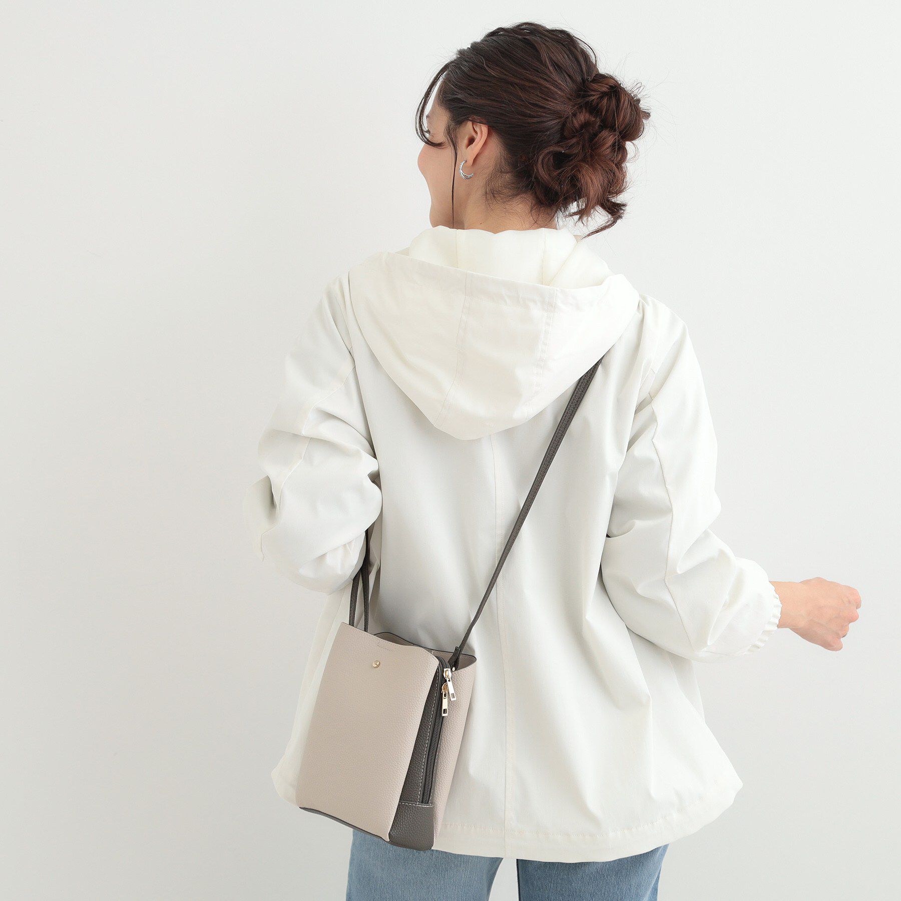 SHOO･LA･RUE「【軽量/高レビュー】見た目よりもたっぷり入る ふわっと軽い3層ショルダー」|ショルダー・メッセンジャー|チャコールグレー(5