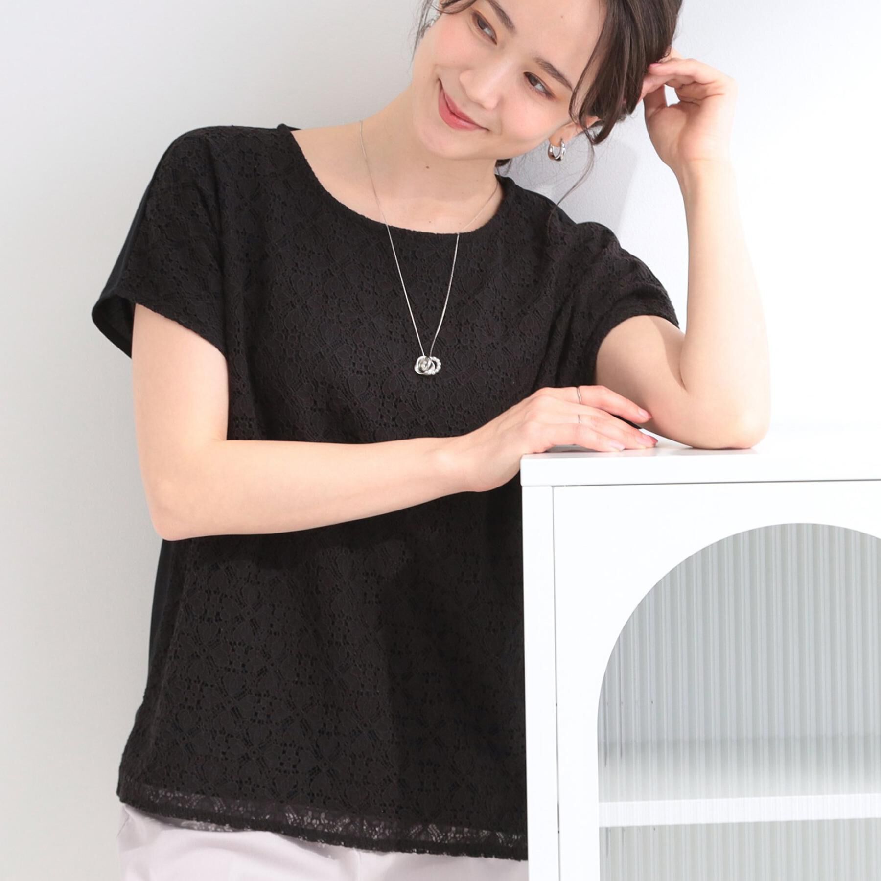 SHOO･LA･RUE「【UV/S-LL/洗濯機可】レース切替で華やかに 大人の選ぶ上品Tシャツ」|Tシャツ・カットソー|ブラック(019)