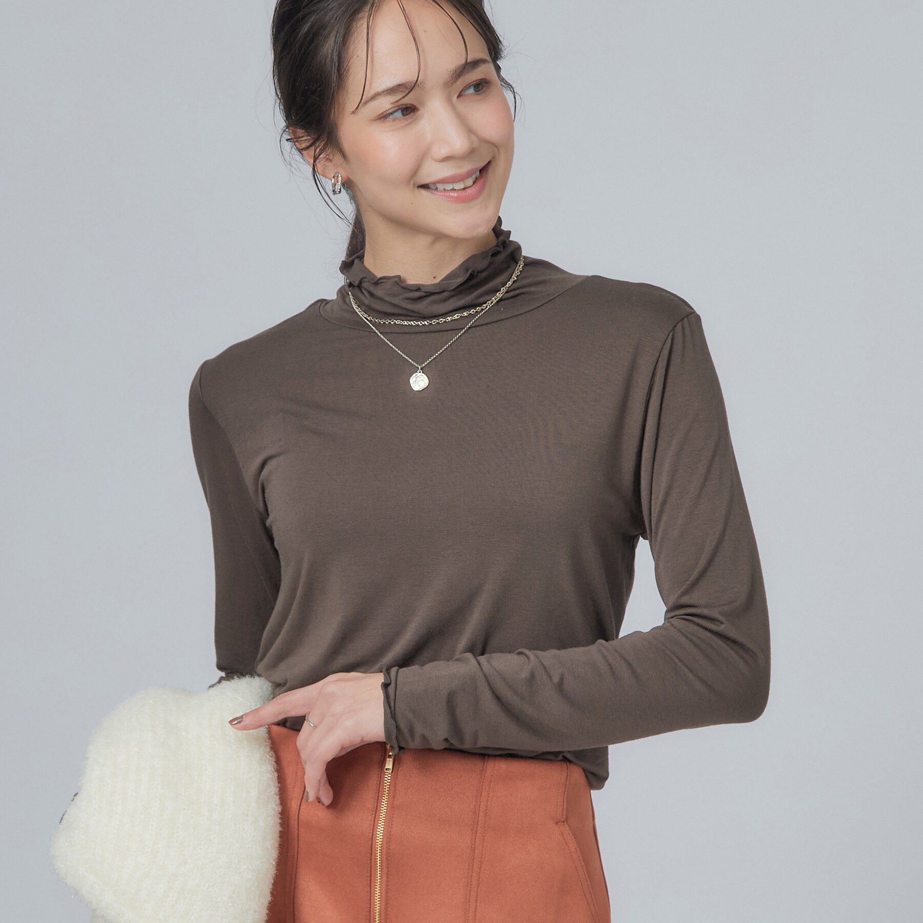 SHOO･LA･RUE「カシミアタッチ吸湿発熱ハイネックインナー」|Tシャツ・カットソー|ブラウン(043)