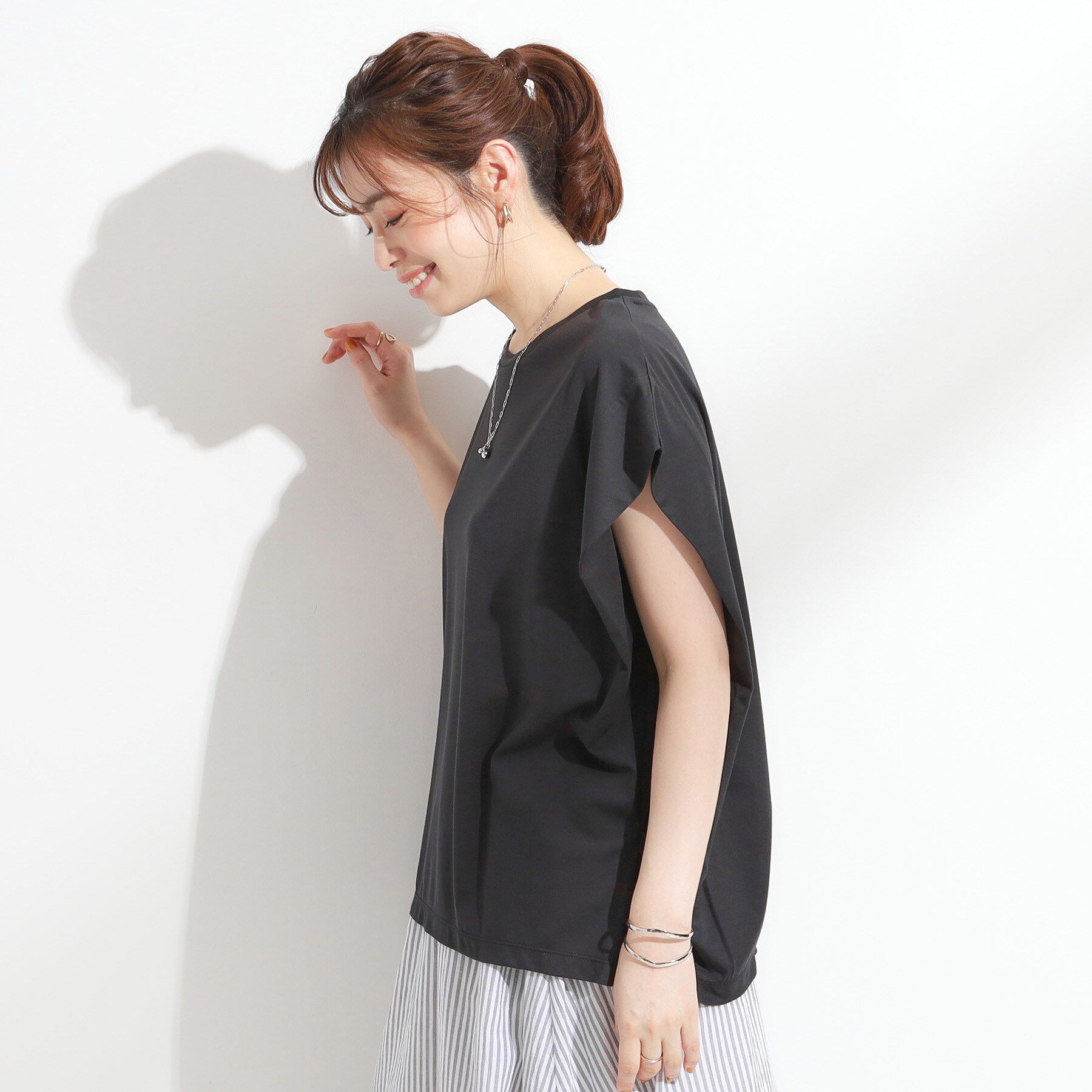 SHOO･LA･RUE「【S-LL/ひんやり/UV】二の腕をきれいにカバー ショルダータックトップス」|Tシャツ・カットソー|