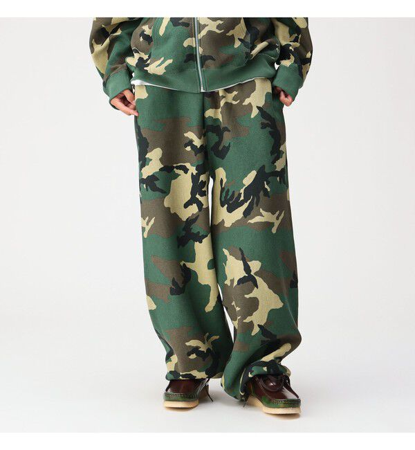 BEAMS「【別注】Champion / リバースウィーブ（R）カモ ワイド パンツ」|チノ|