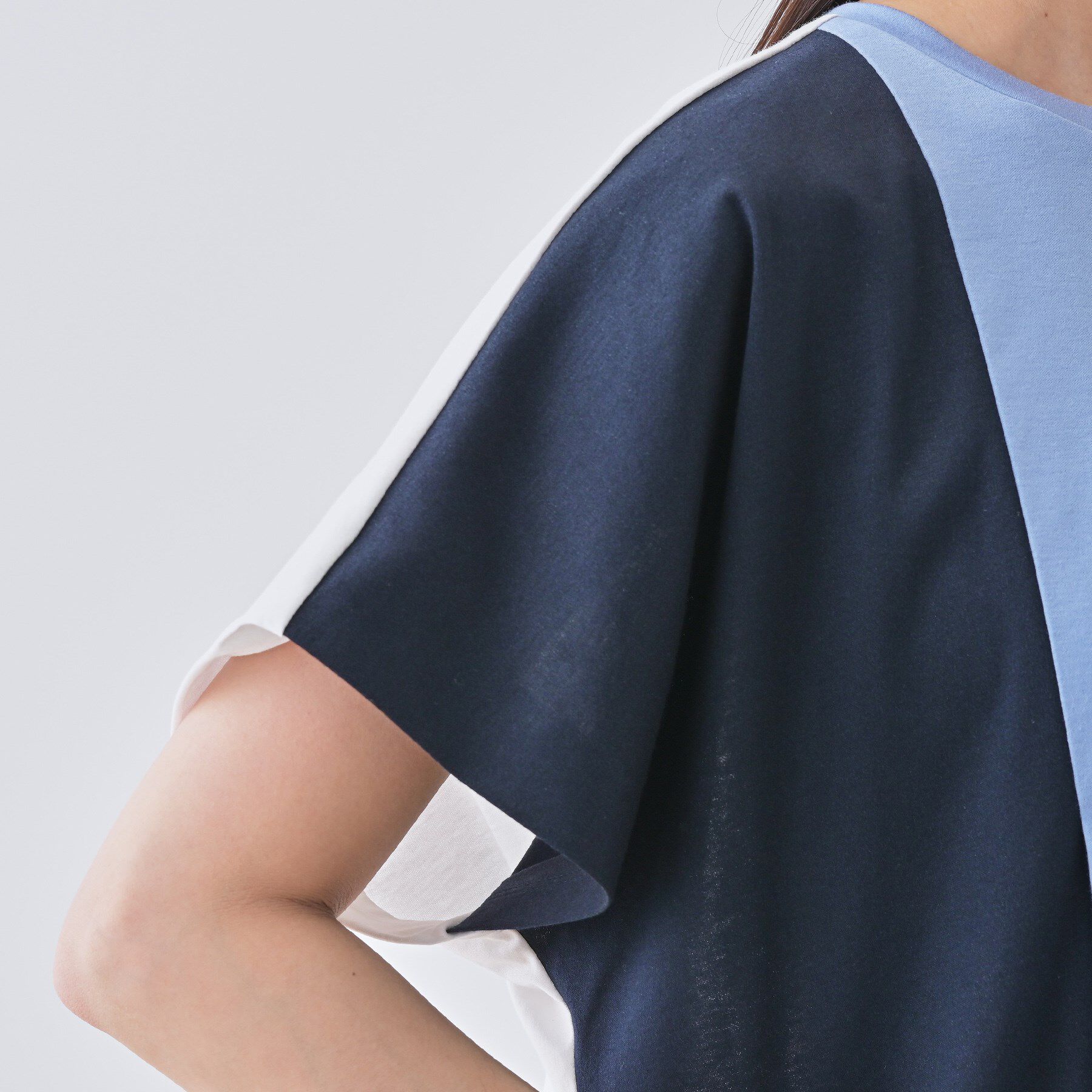 INDIVI「【洗える／汗ジミ防止】バイカラー＆アシメヘム Tシャツ」|Tシャツ・カットソー|