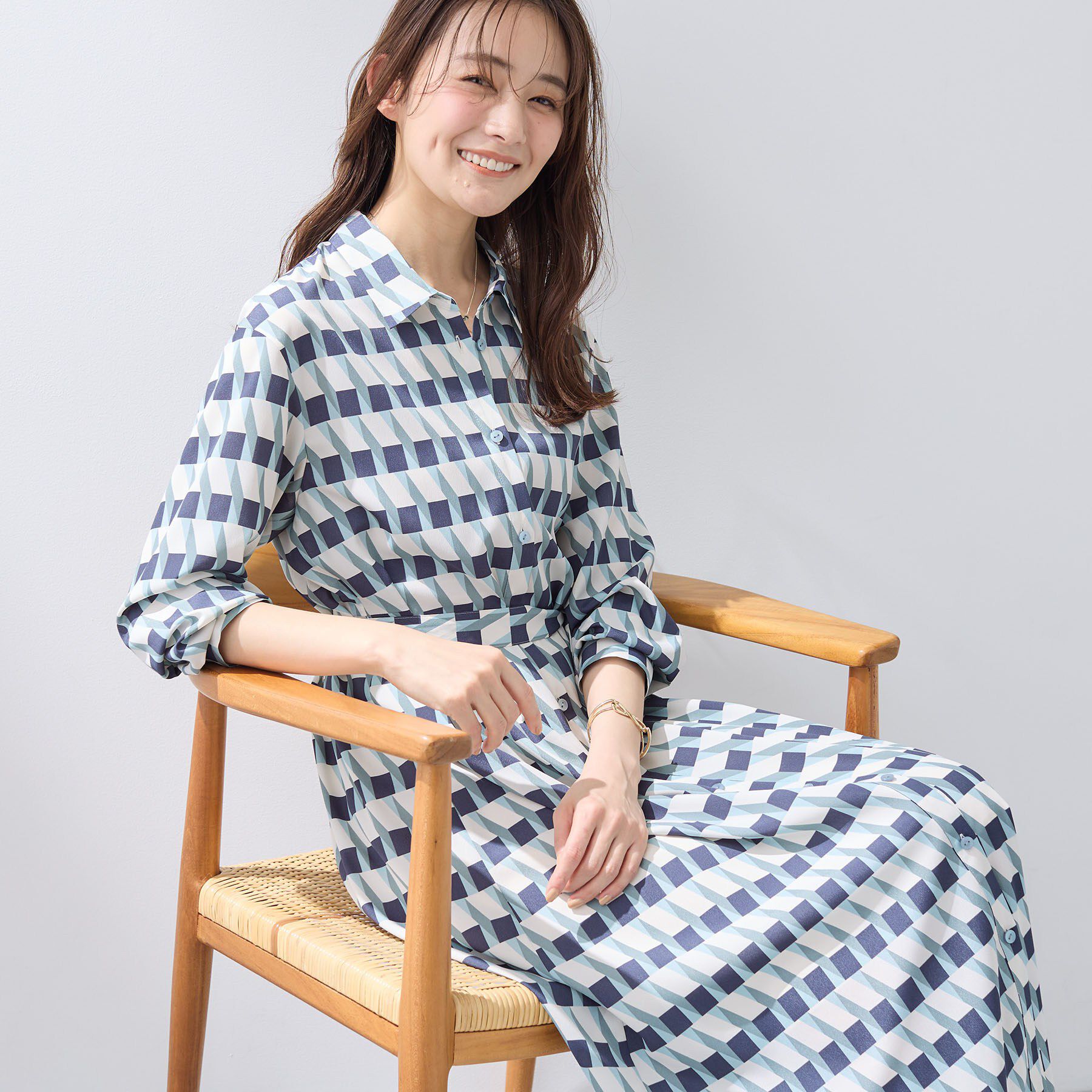 INDIVI「【洗える／2WAY】ベルト付き ジオメトリック柄 シャツワンピース」|ワンピース|ネイビー(194)